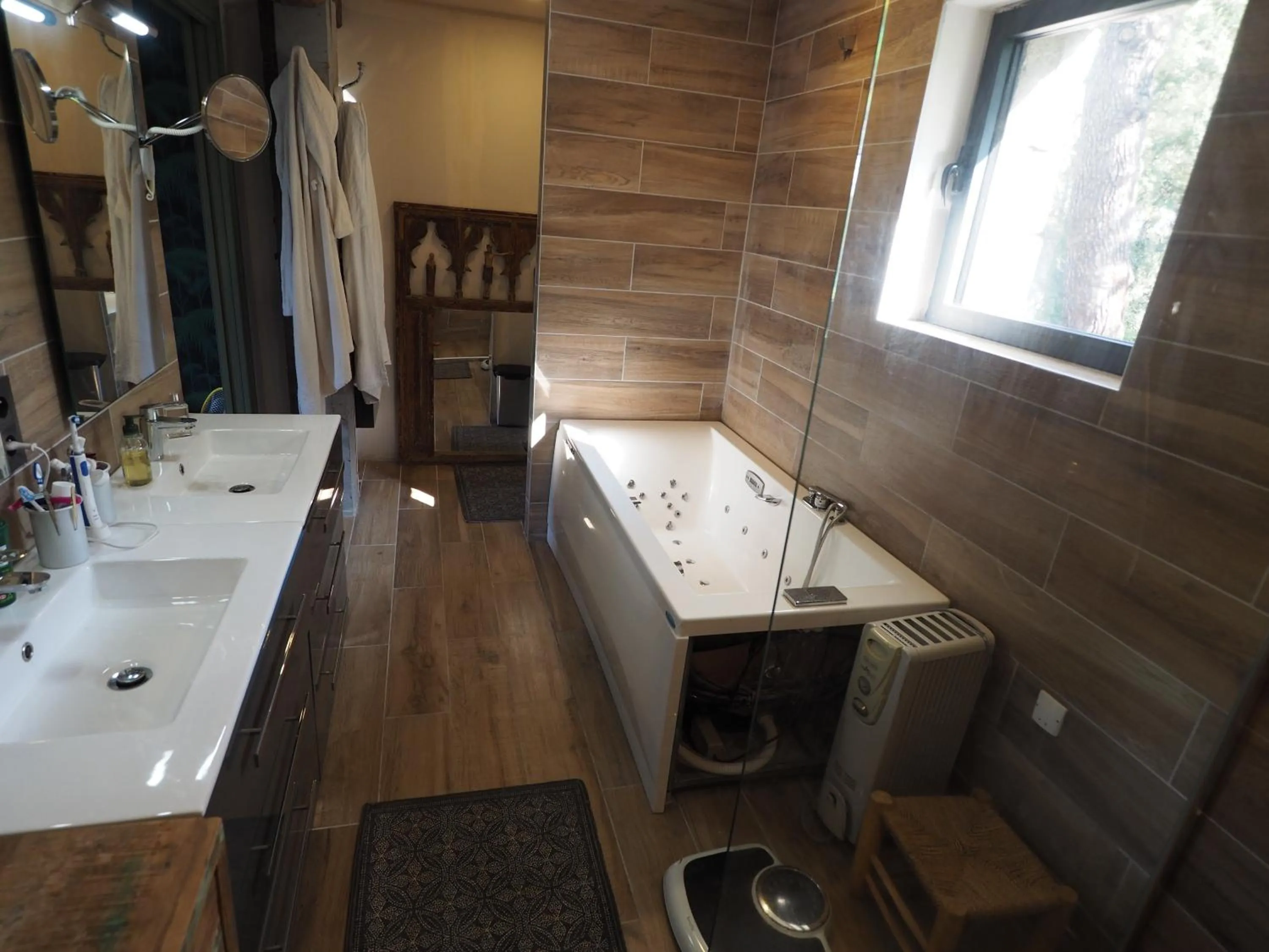 Bathroom in Maranatha, front de mer avec plage
