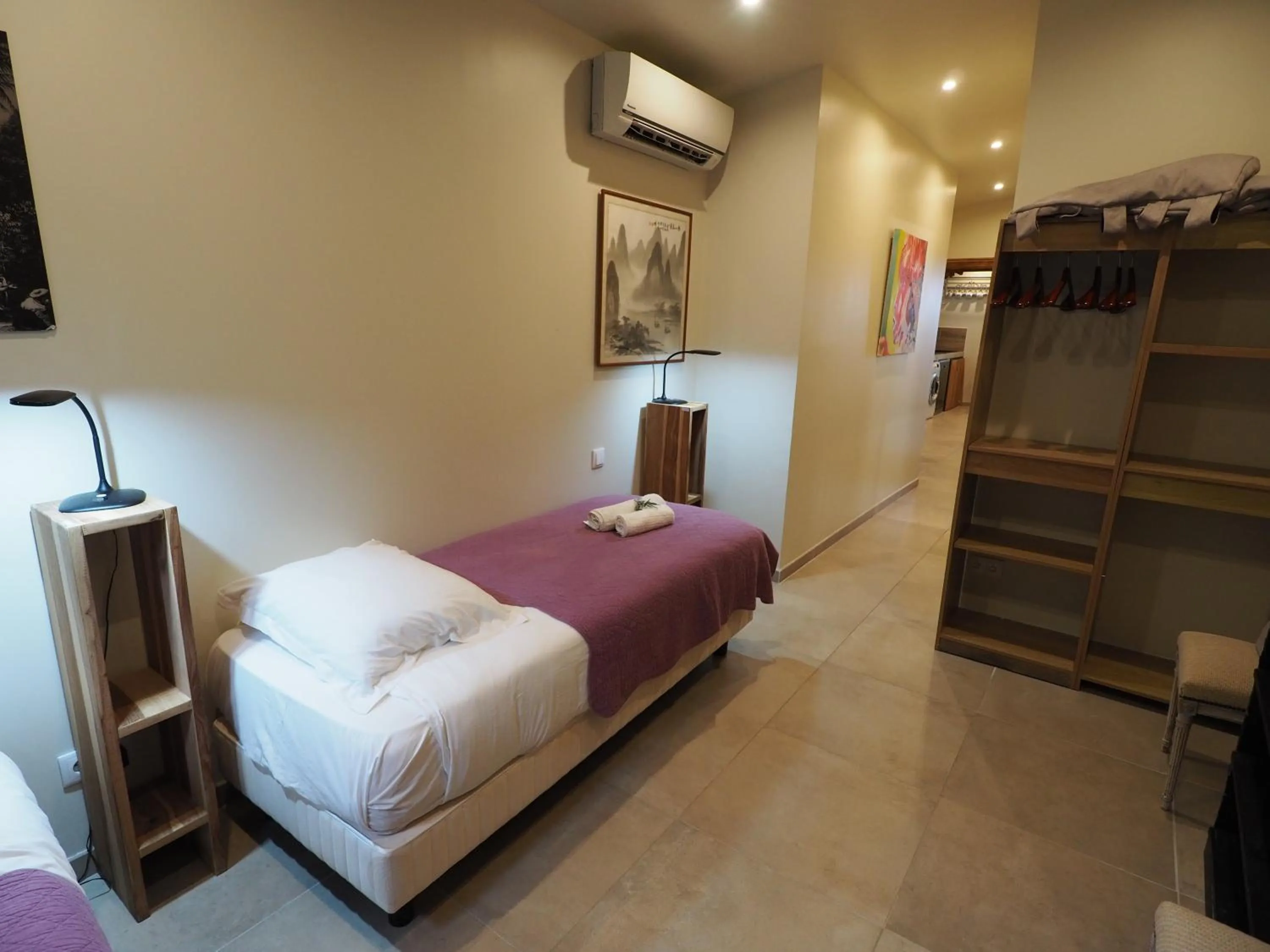 Photo of the whole room, Bed in Maranatha, front de mer avec plage