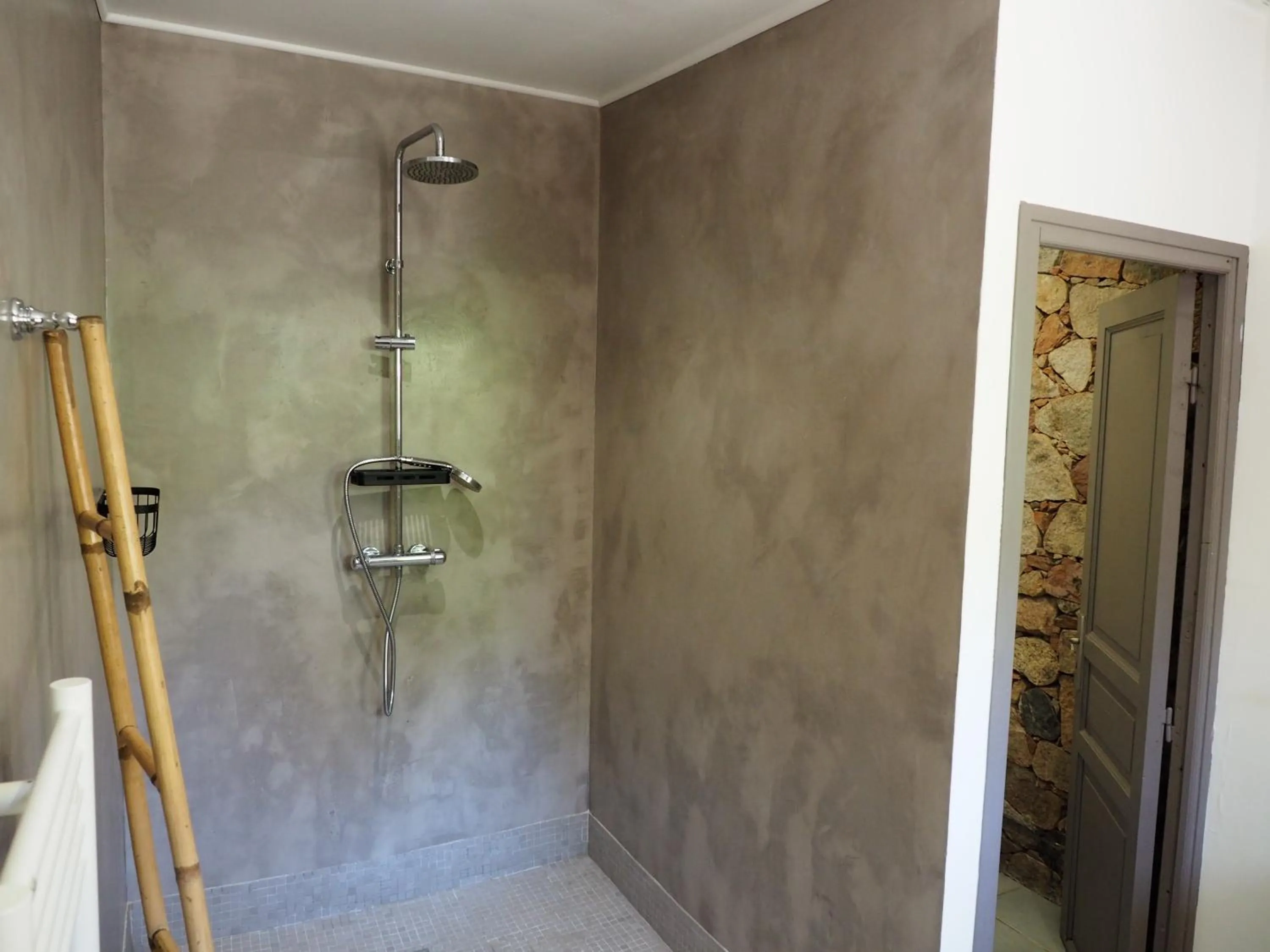 Shower in Maranatha, front de mer avec plage