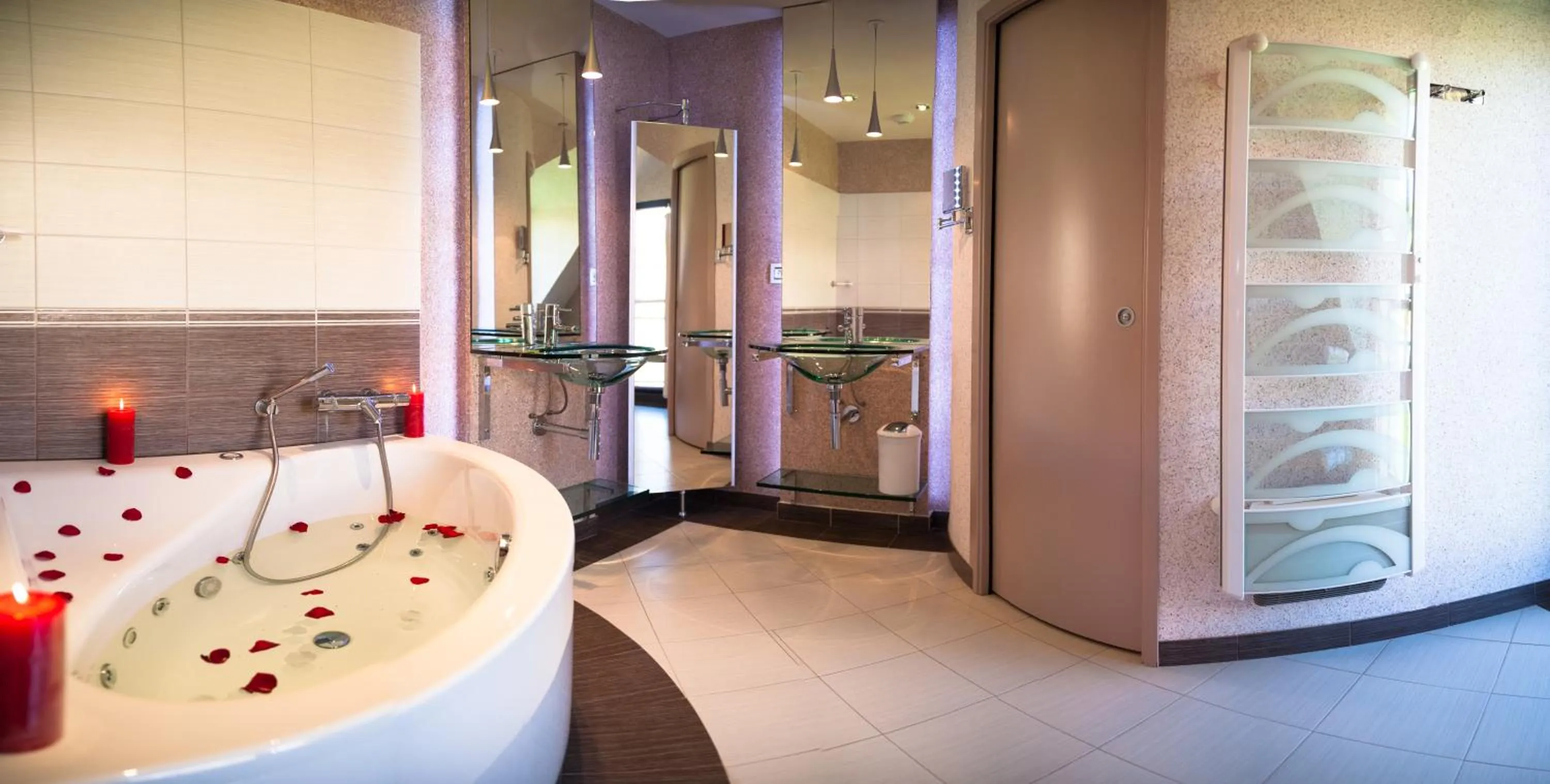 Hot Tub in Le Domaine Des Chevaliers De Malte