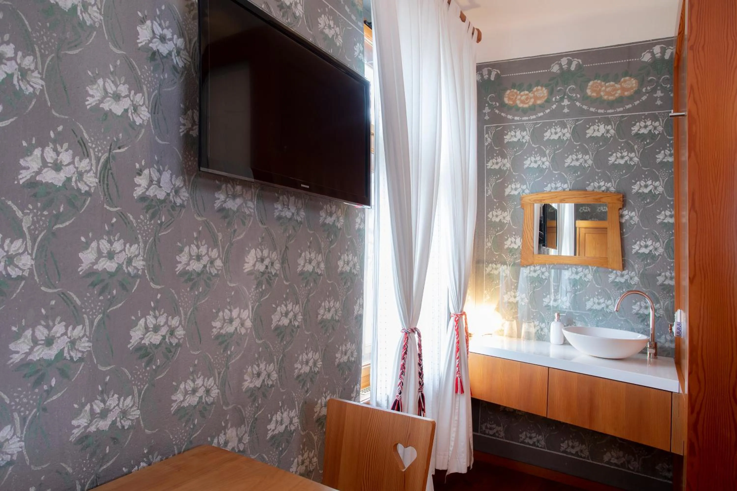 Bathroom, Bed in Pr'Gavedarjo Eco Heritage B&B