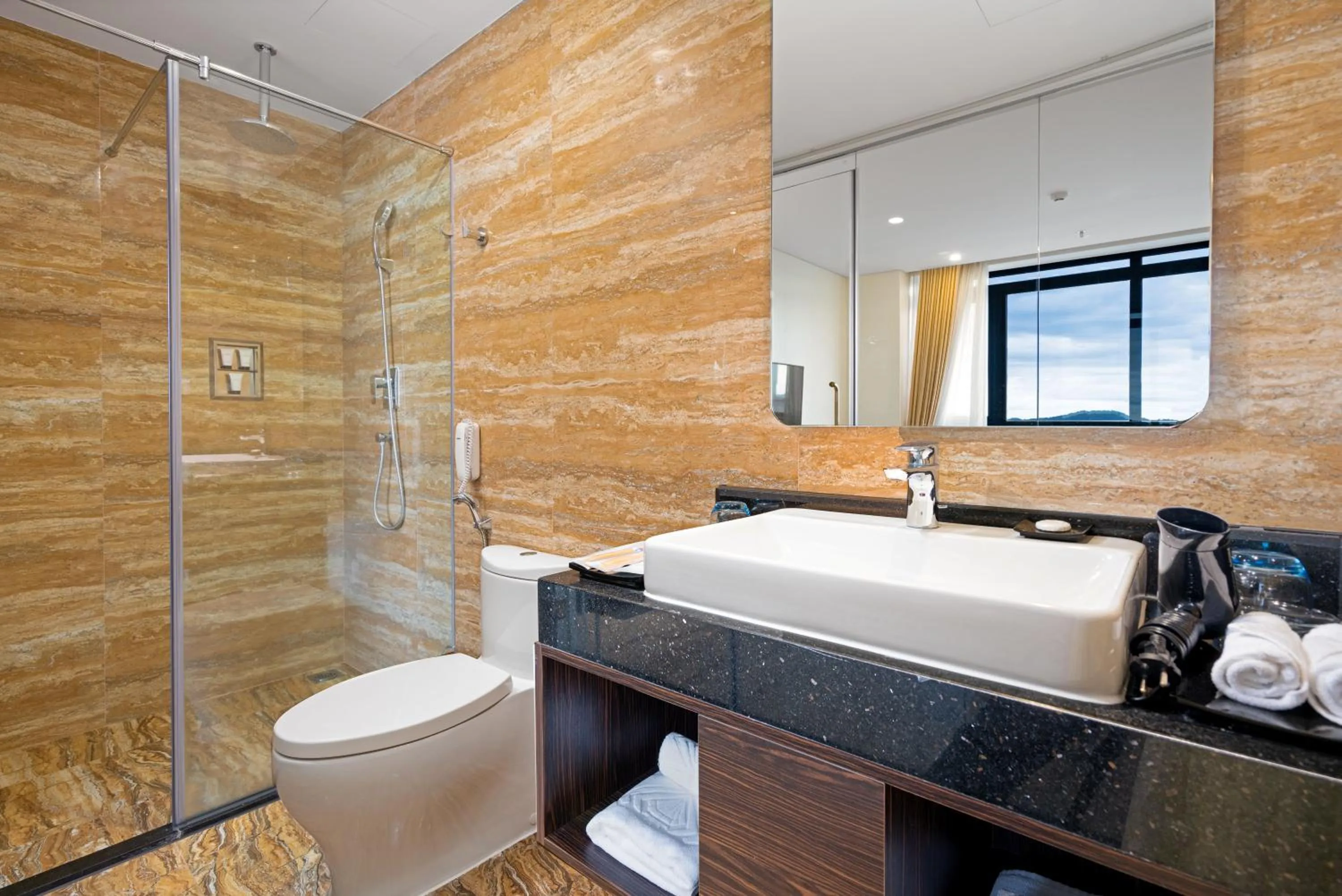 Toilet in Emerald Bay Hotel & Spa Nha Trang