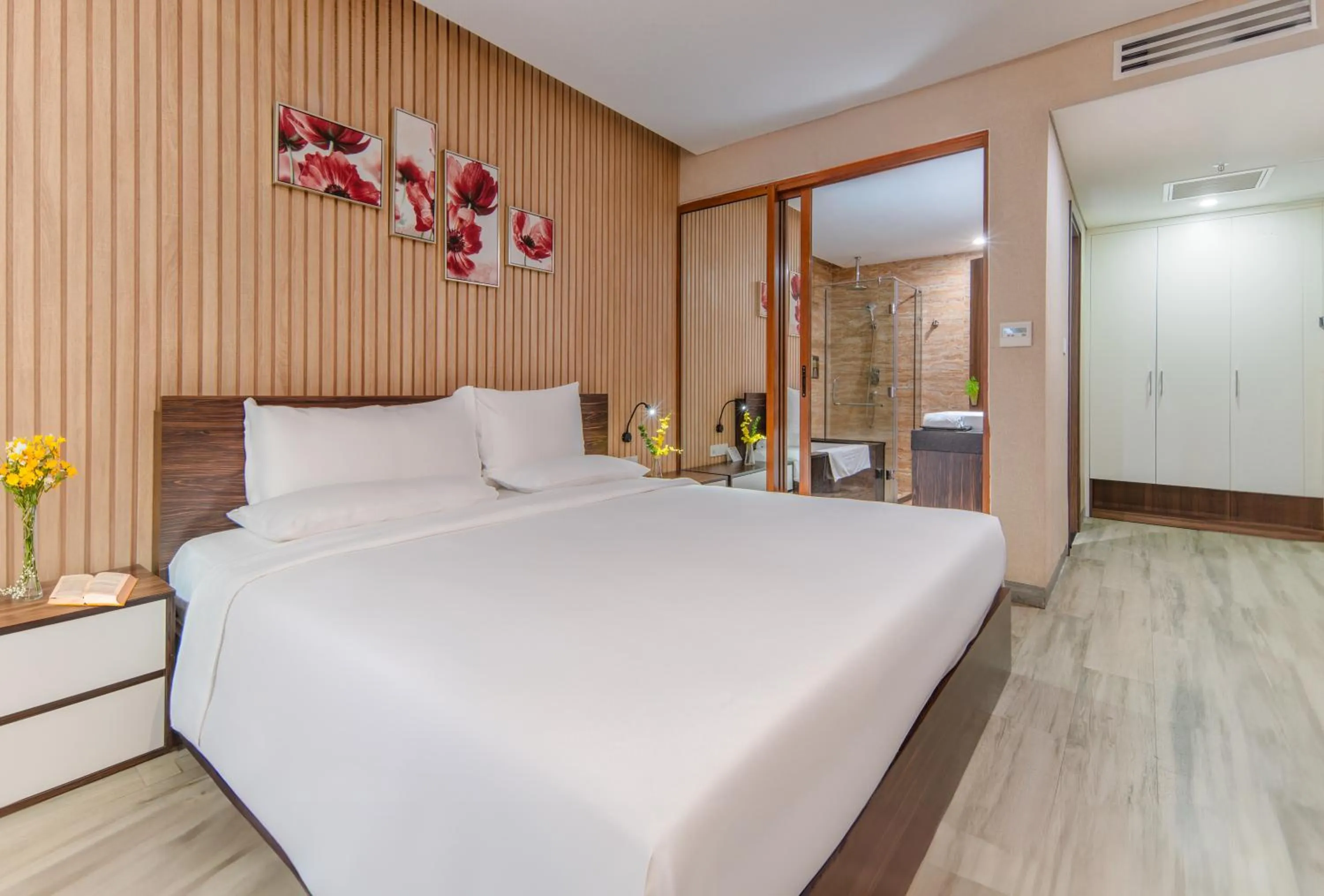 Bedroom, Bed in Emerald Bay Hotel & Spa Nha Trang