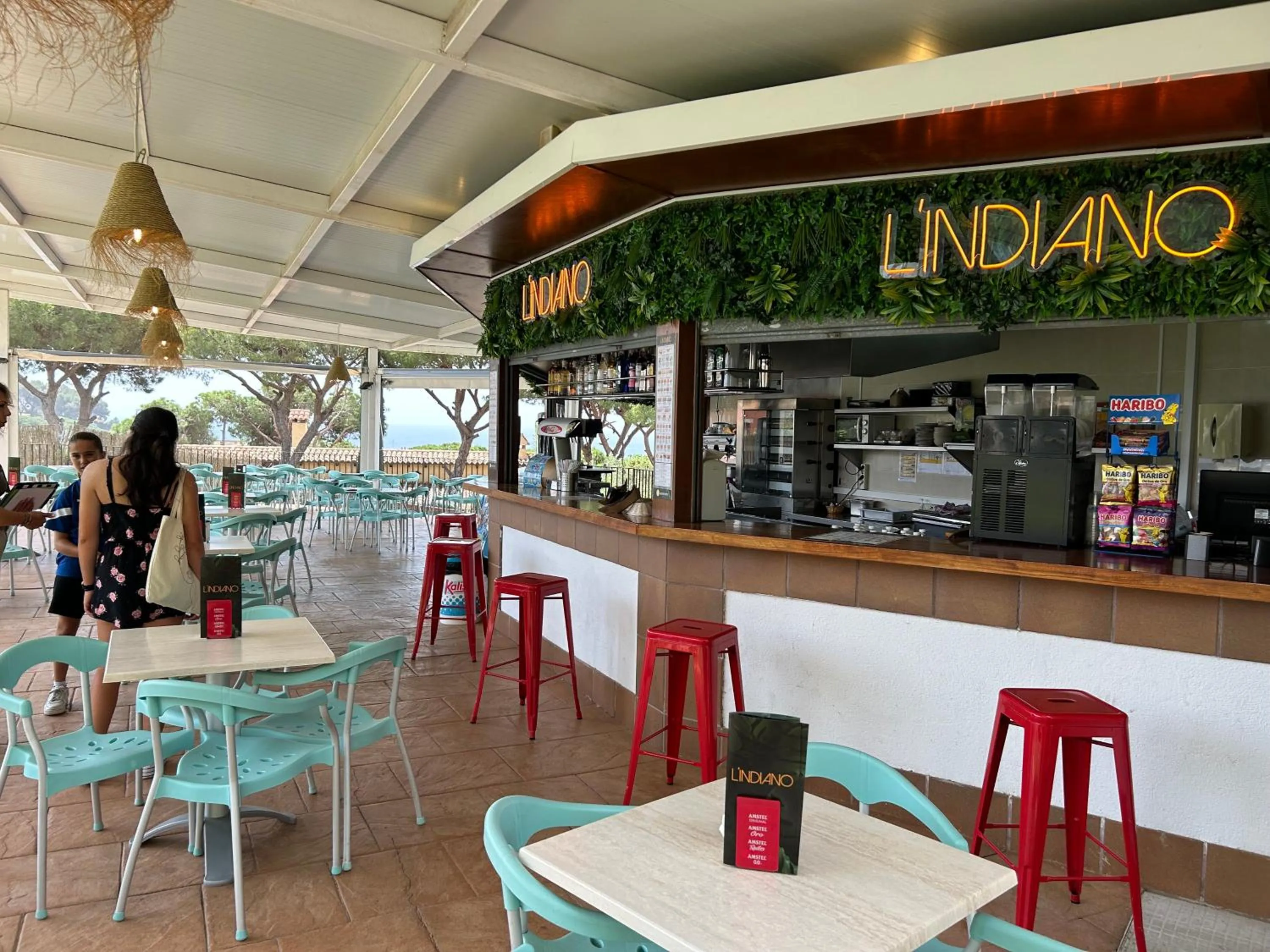 Restaurant/places to eat in AR Bolero park