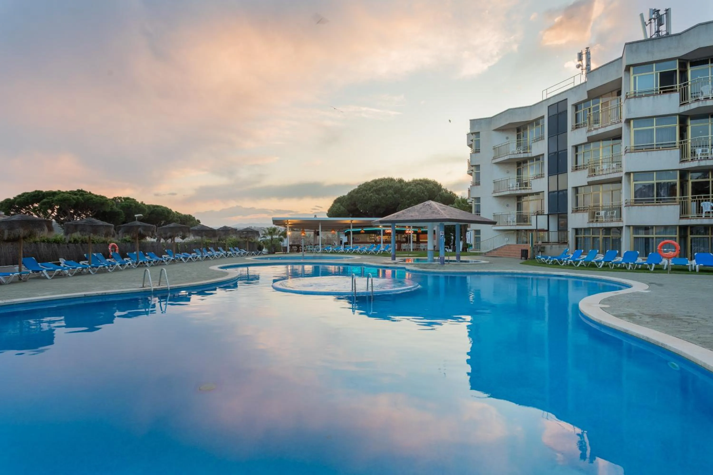 Swimming pool in AR Bolero park