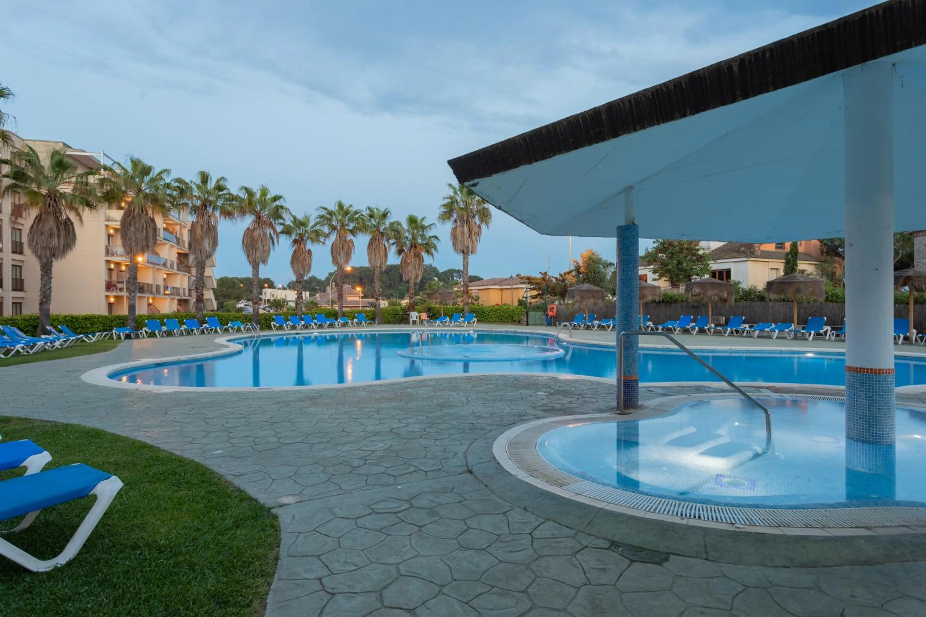 Swimming pool in AR Bolero park