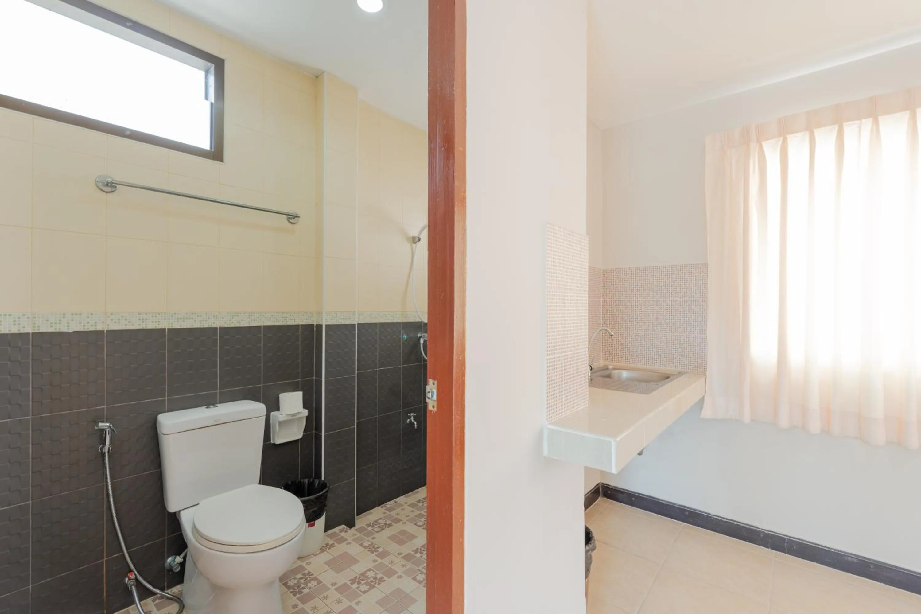 Shower in Amarin Hotel Patong