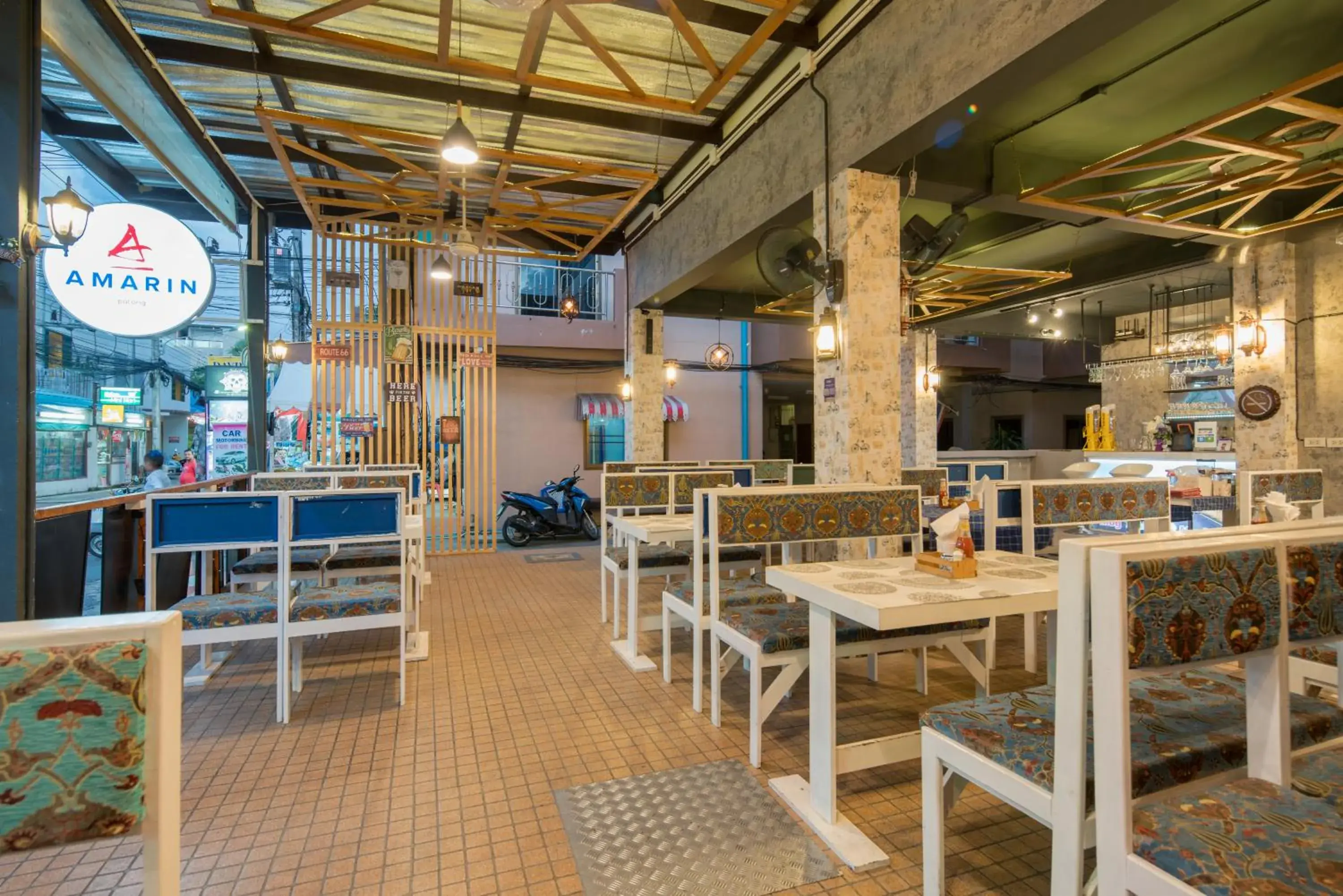 Restaurant/places to eat in Amarin Hotel Patong Restaurant/places to eat in Amarin Hotel Patong