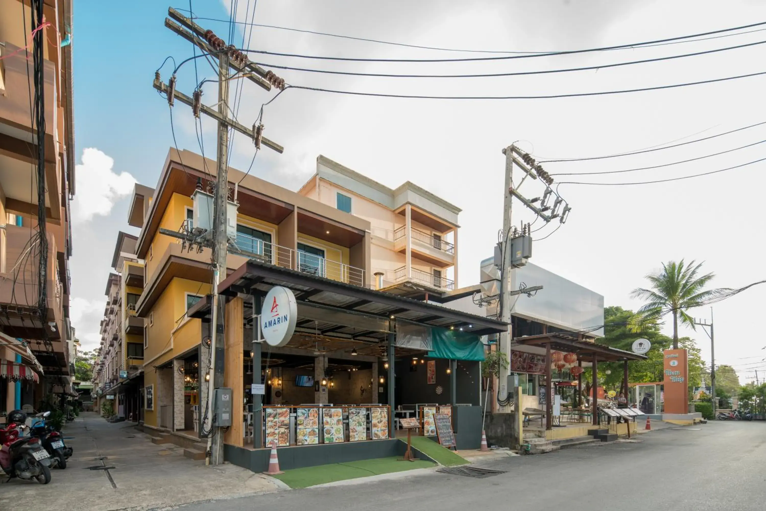 Property building in Amarin Hotel Patong Property building in Amarin Hotel Patong