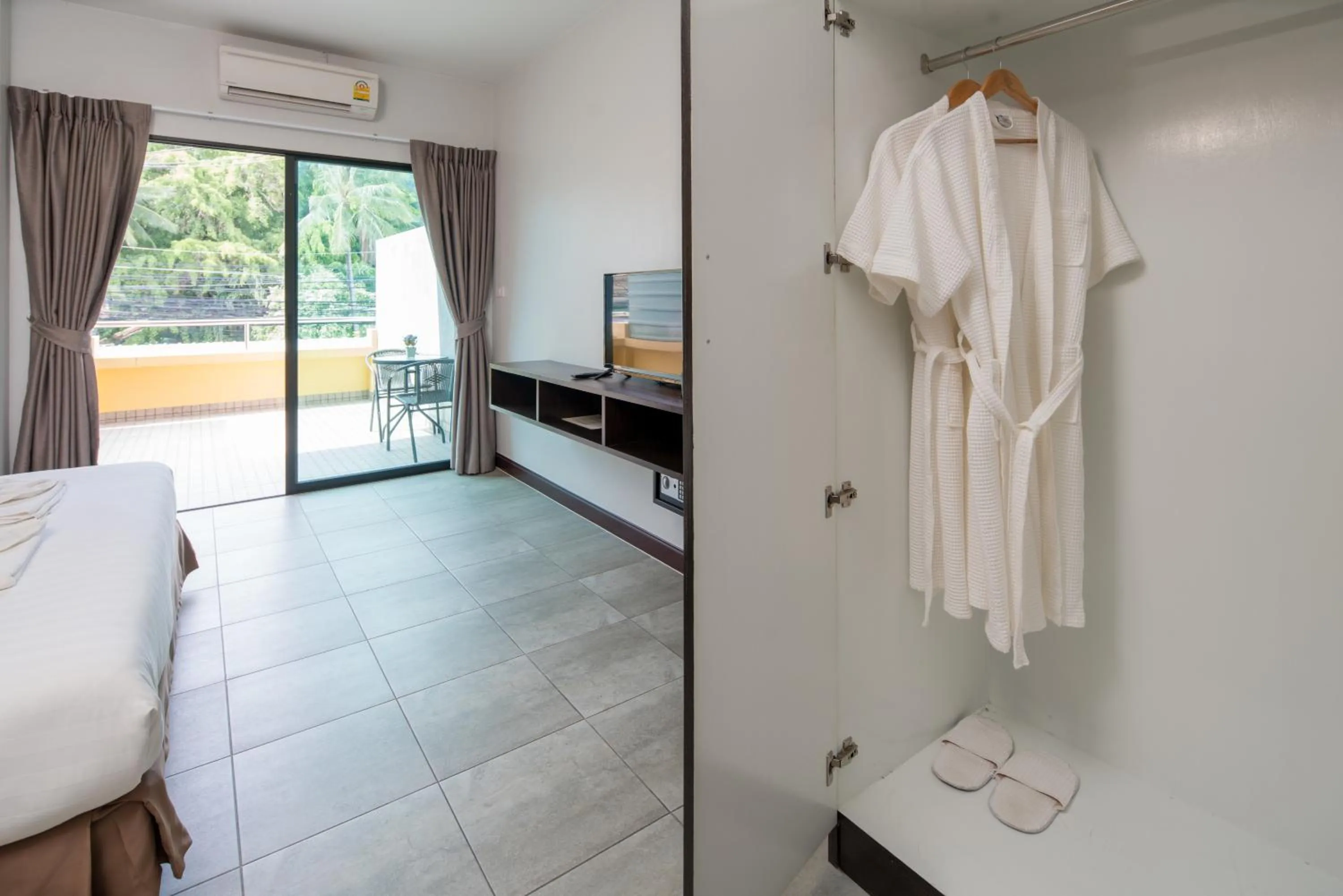 Bed in Amarin Hotel Patong