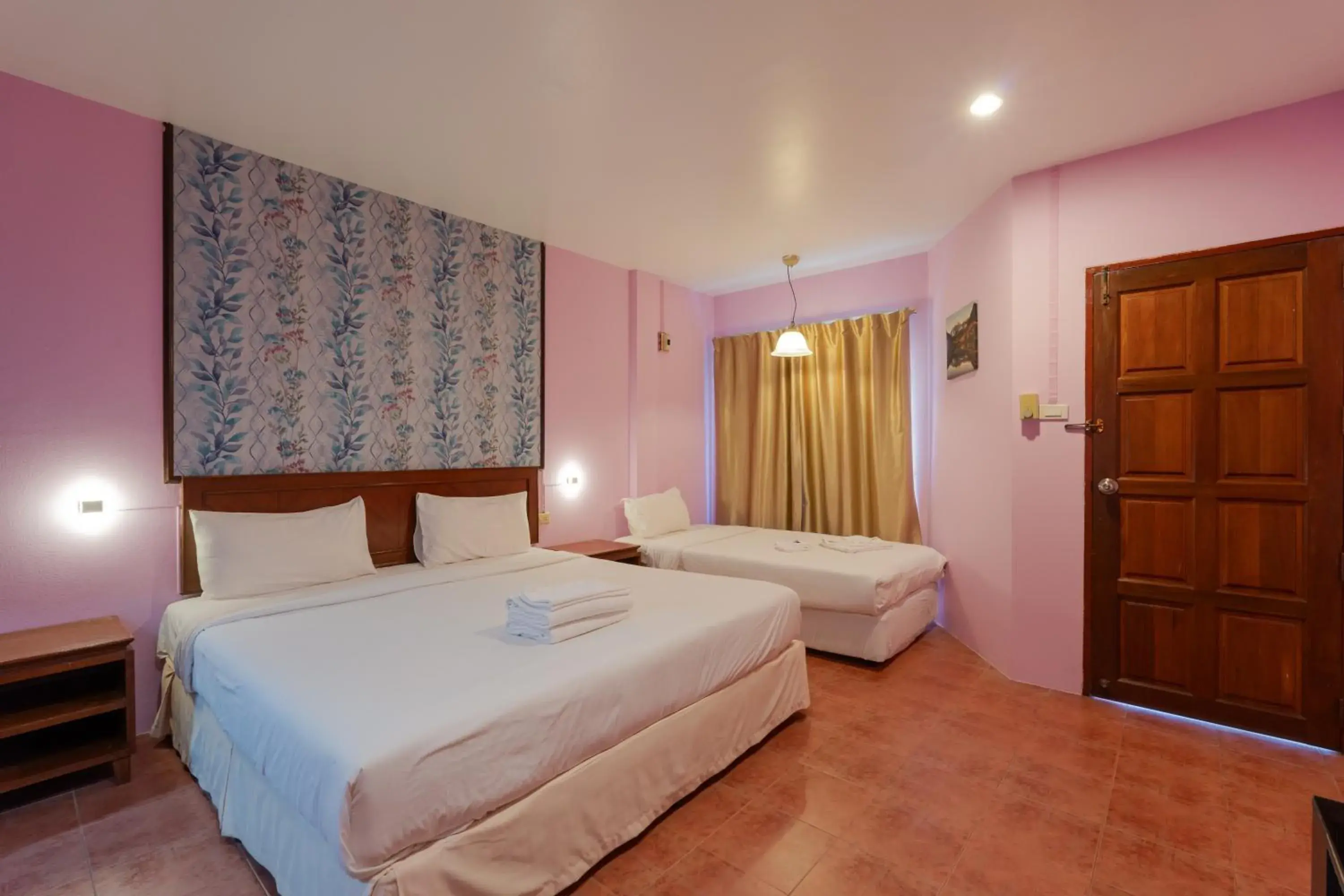Superior Triple Room in Amarin Hotel Patong Superior Triple Room in Amarin Hotel Patong