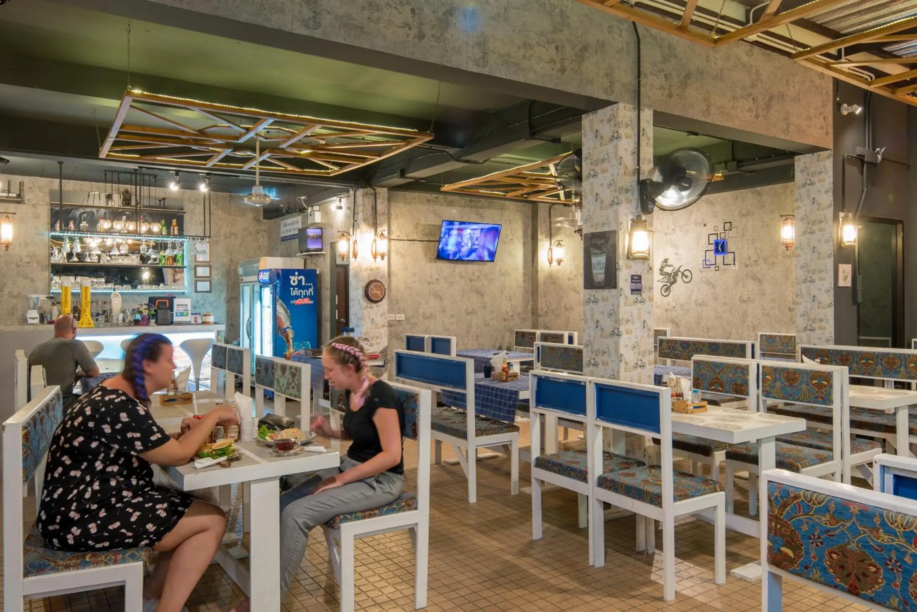 Restaurant/places to eat in Amarin Hotel Patong Restaurant/places to eat in Amarin Hotel Patong