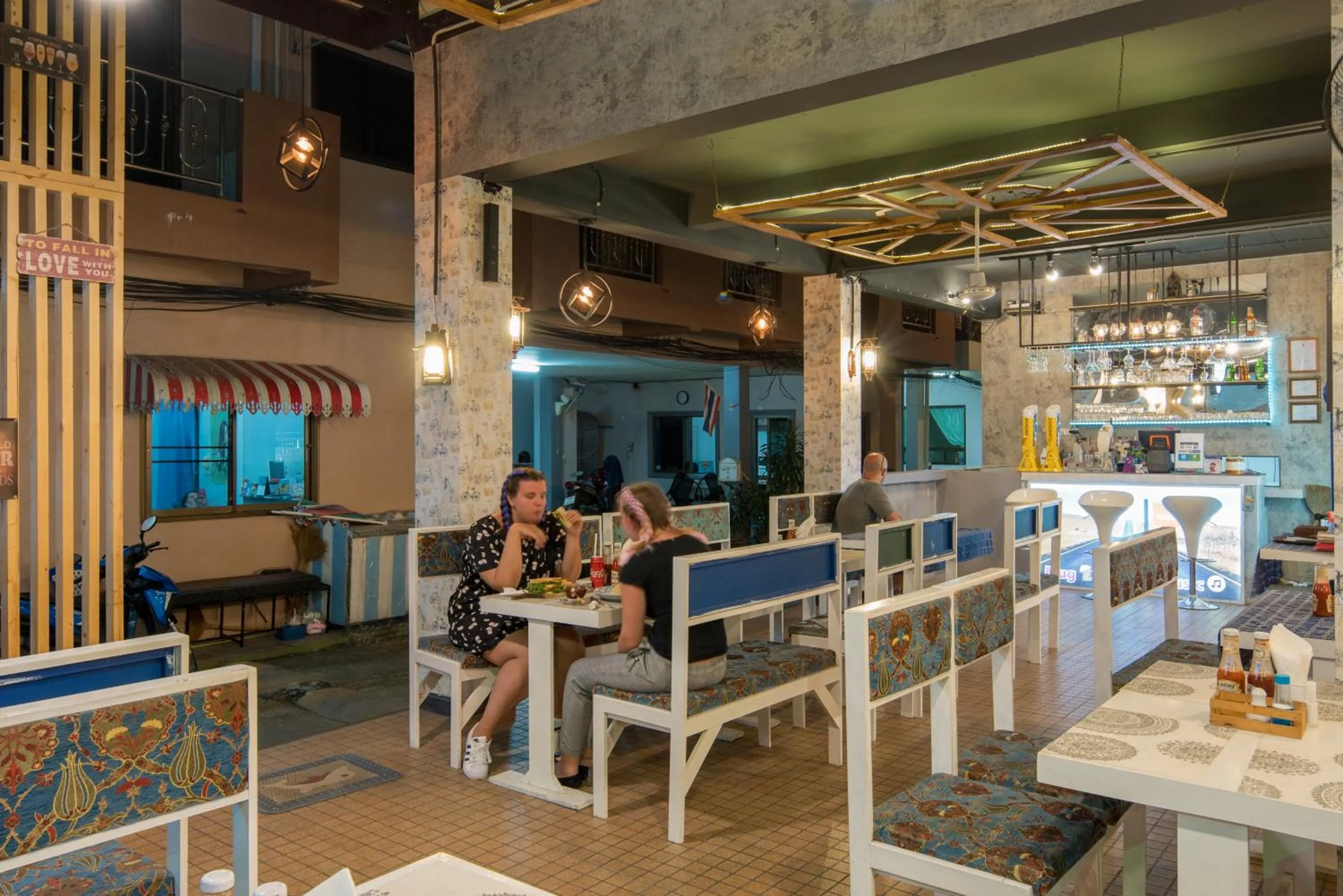 Restaurant/places to eat in Amarin Hotel Patong