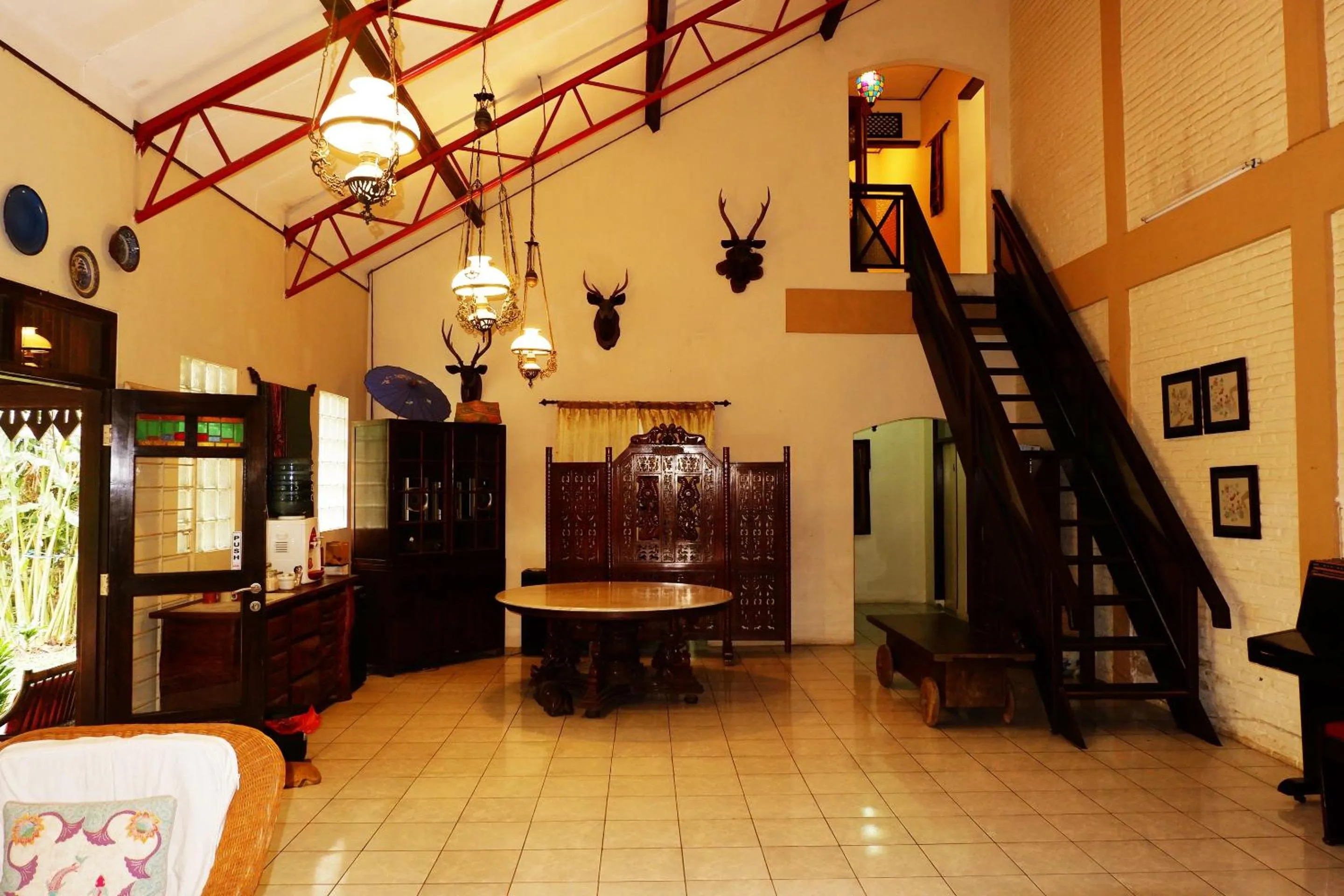 Lobby or reception in Hotel O Cemara's Homestay
