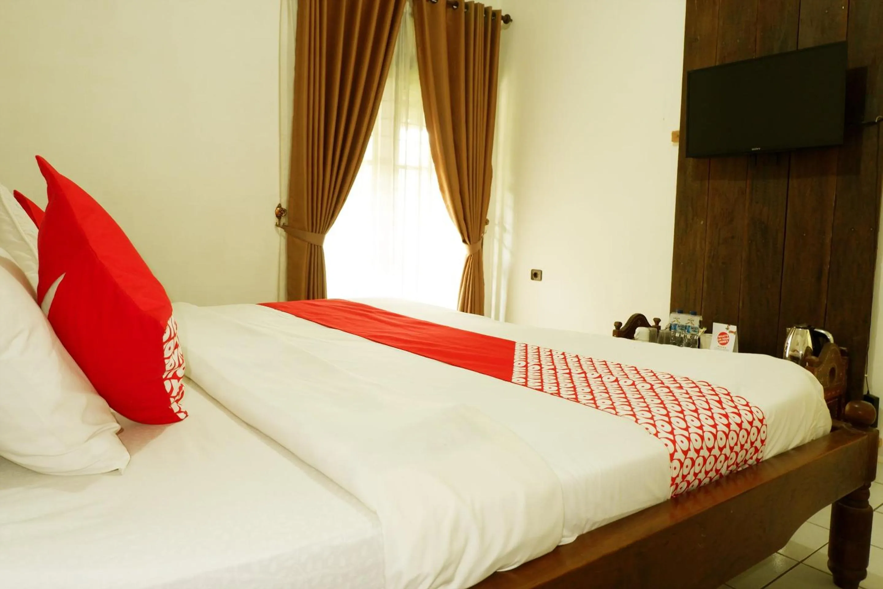 Bedroom, Bed in Hotel O Cemara's Homestay