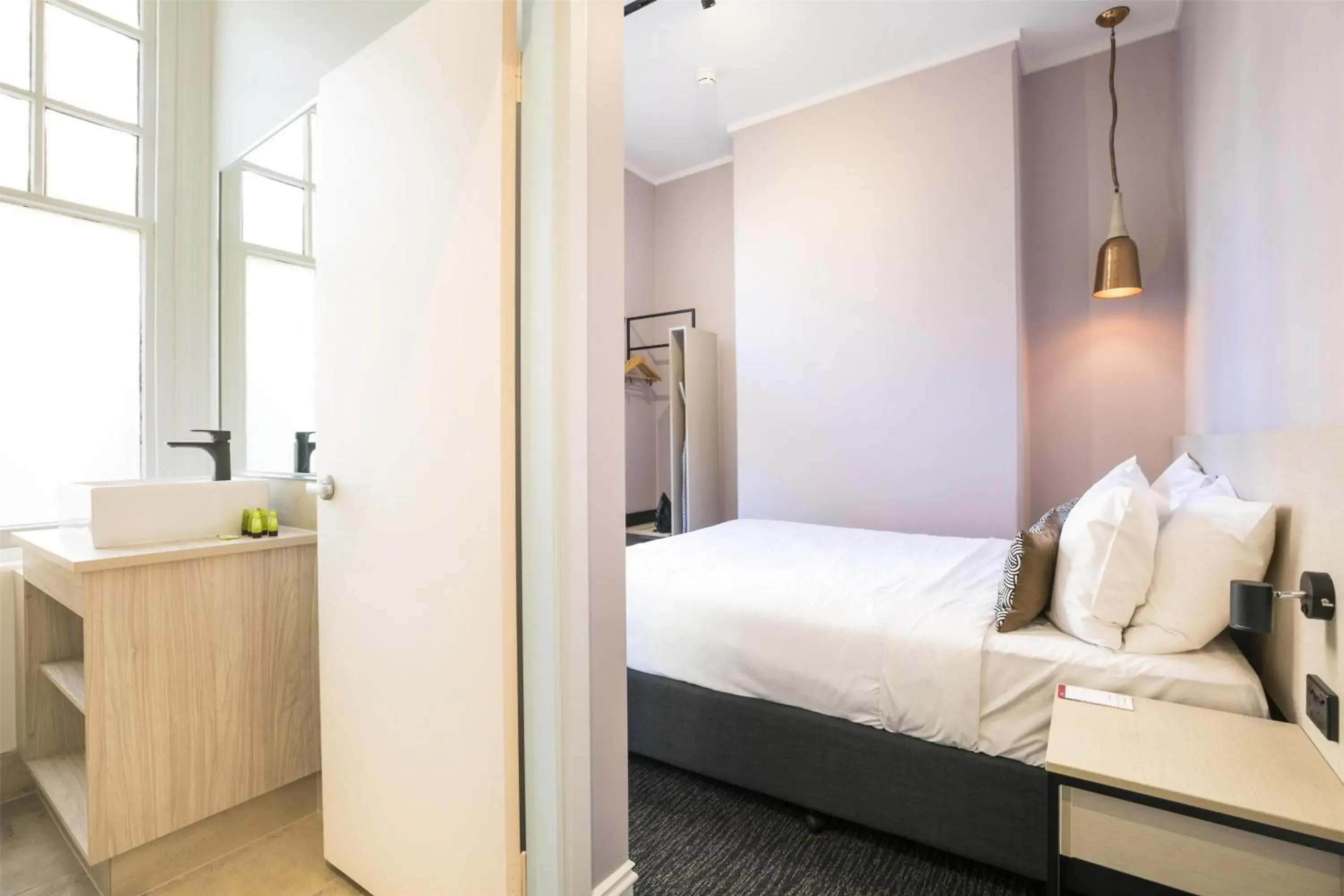 Bedroom, Bed in Nightcap at Belgian Beer Cafe Bedroom, Bed in Nightcap at Belgian Beer Cafe