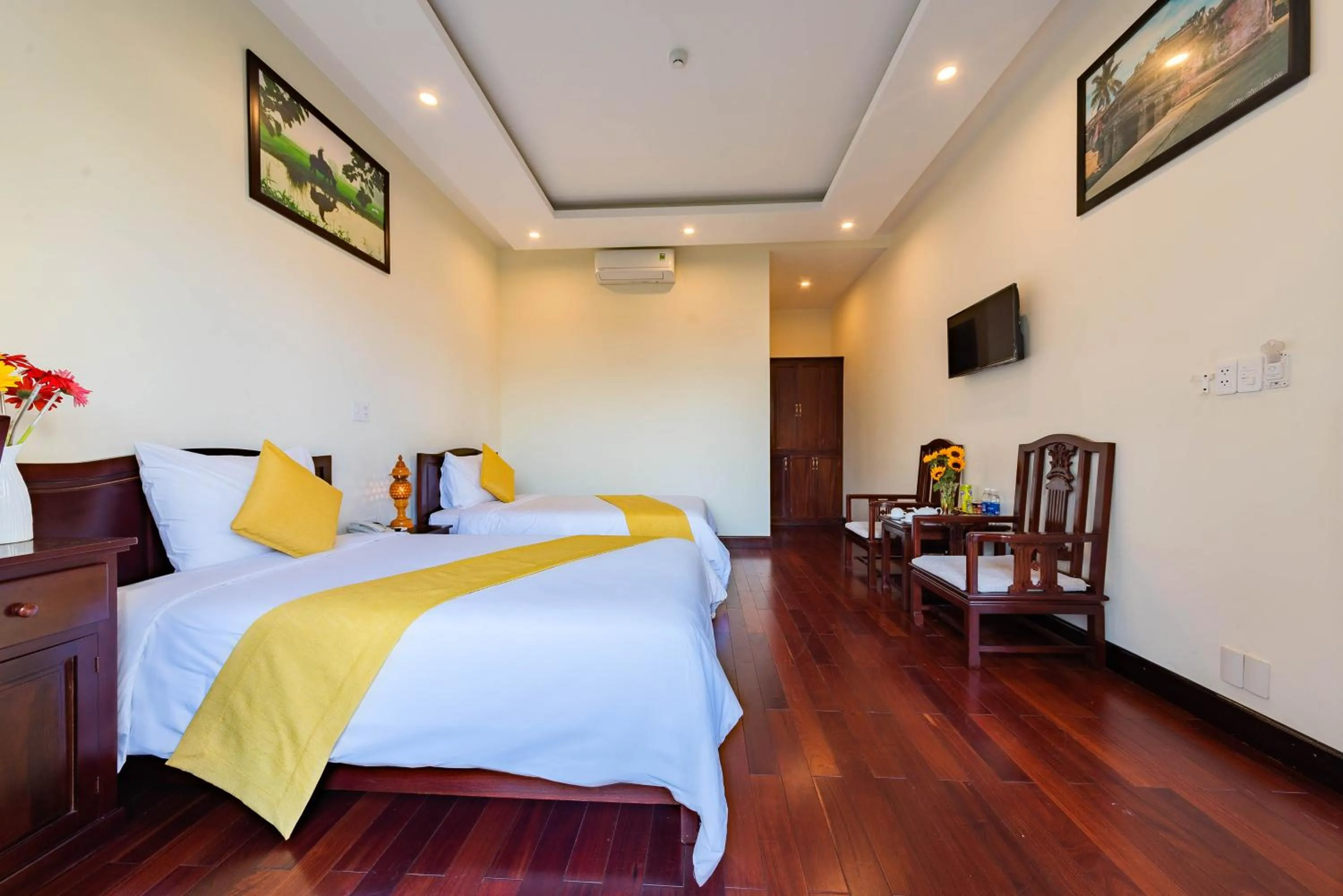 Photo of the whole room in Green Hill Villa