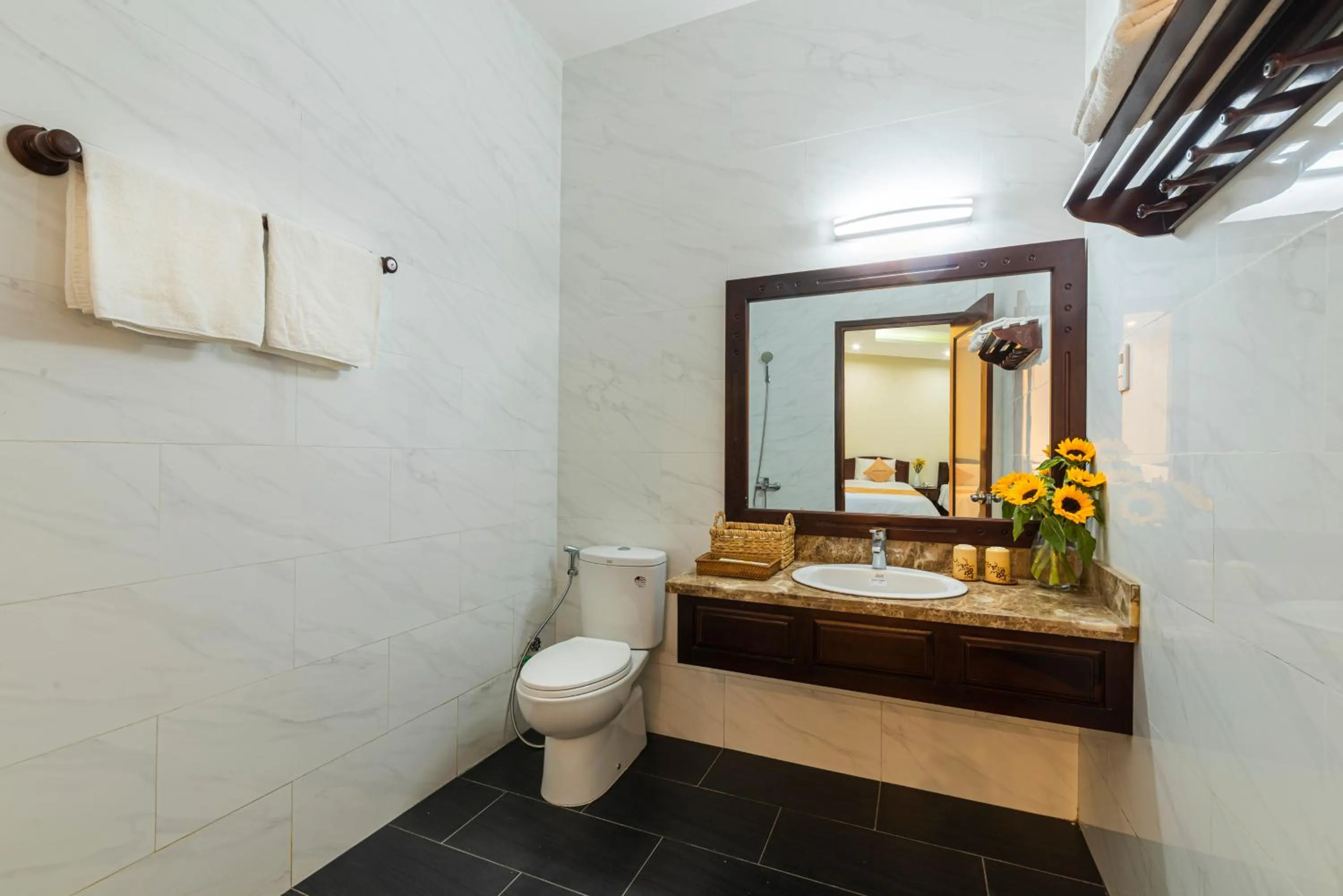 Toilet in Green Hill Villa