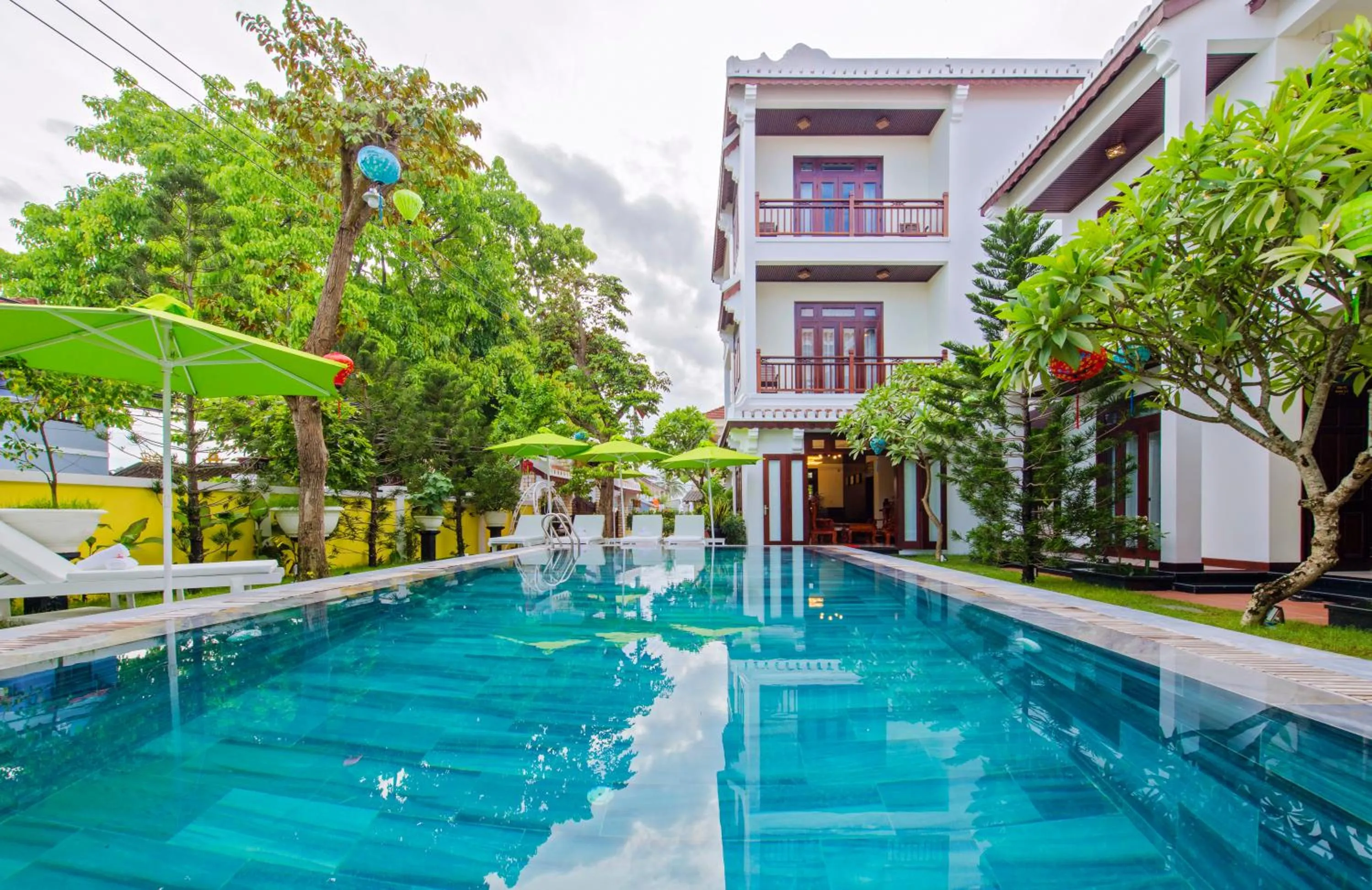 Swimming pool in Green Hill Villa