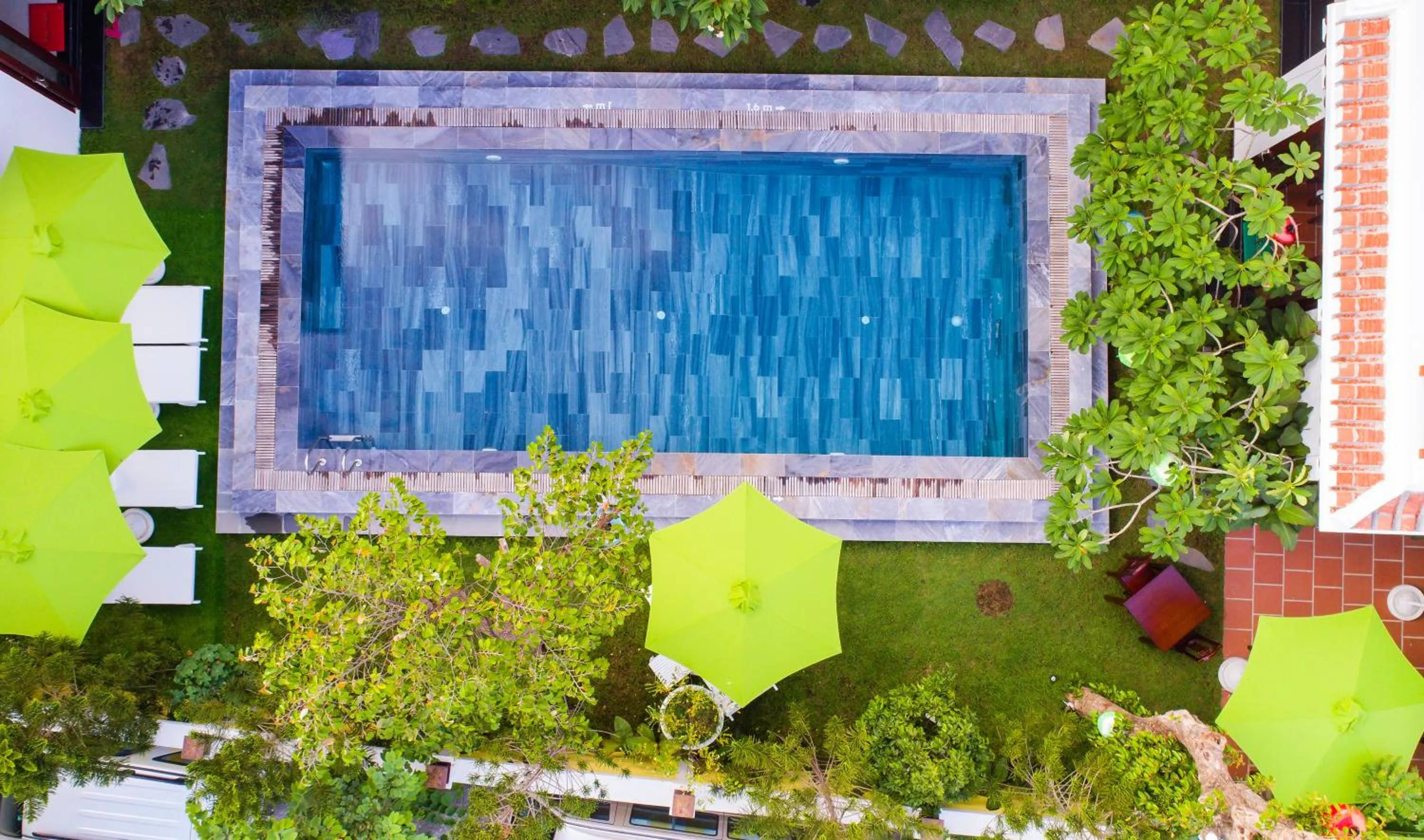 Swimming pool in Green Hill Villa