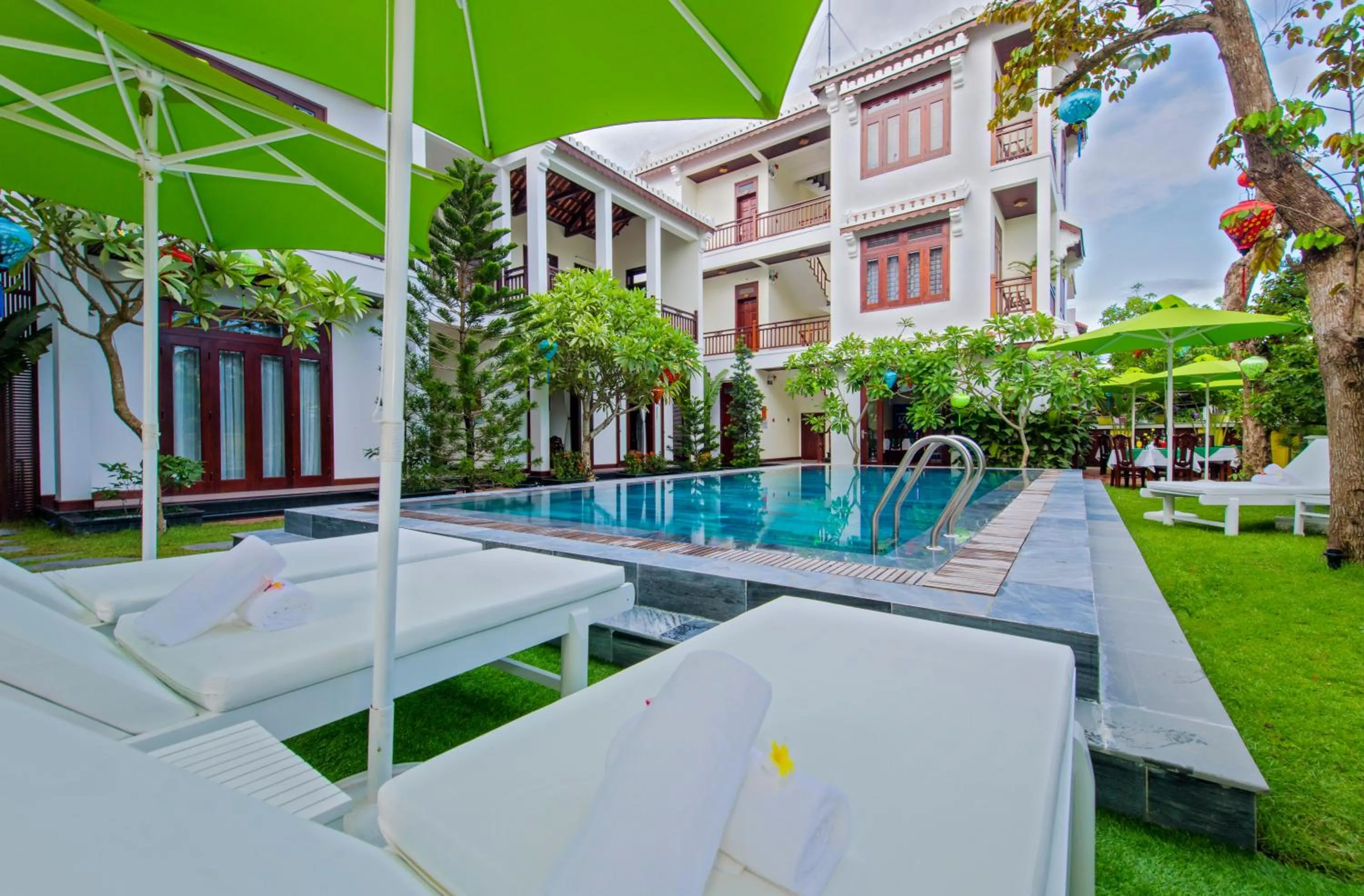 Swimming pool in Green Hill Villa