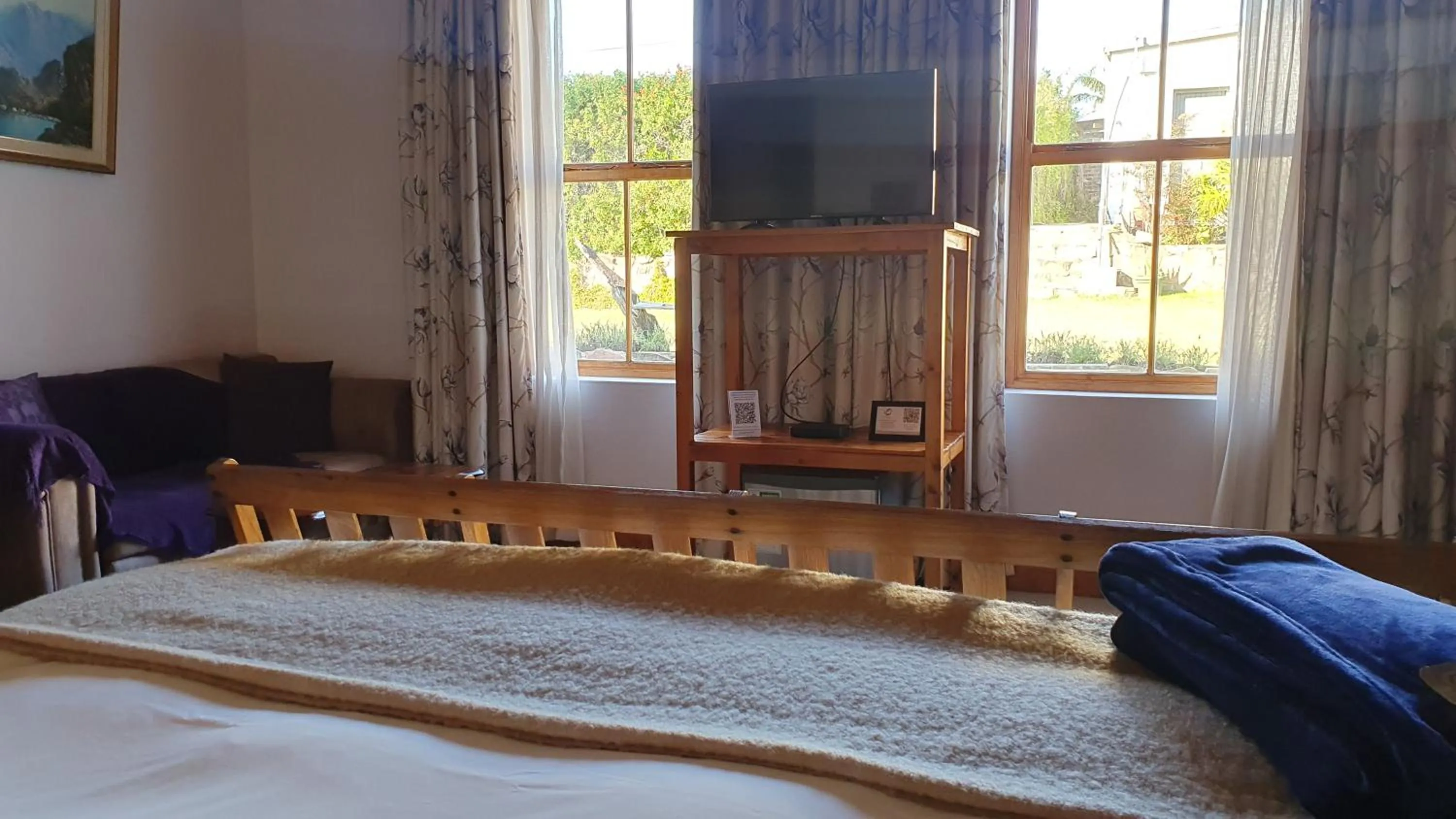 TV and multimedia, Bed in Angler and Antelope Guesthouse