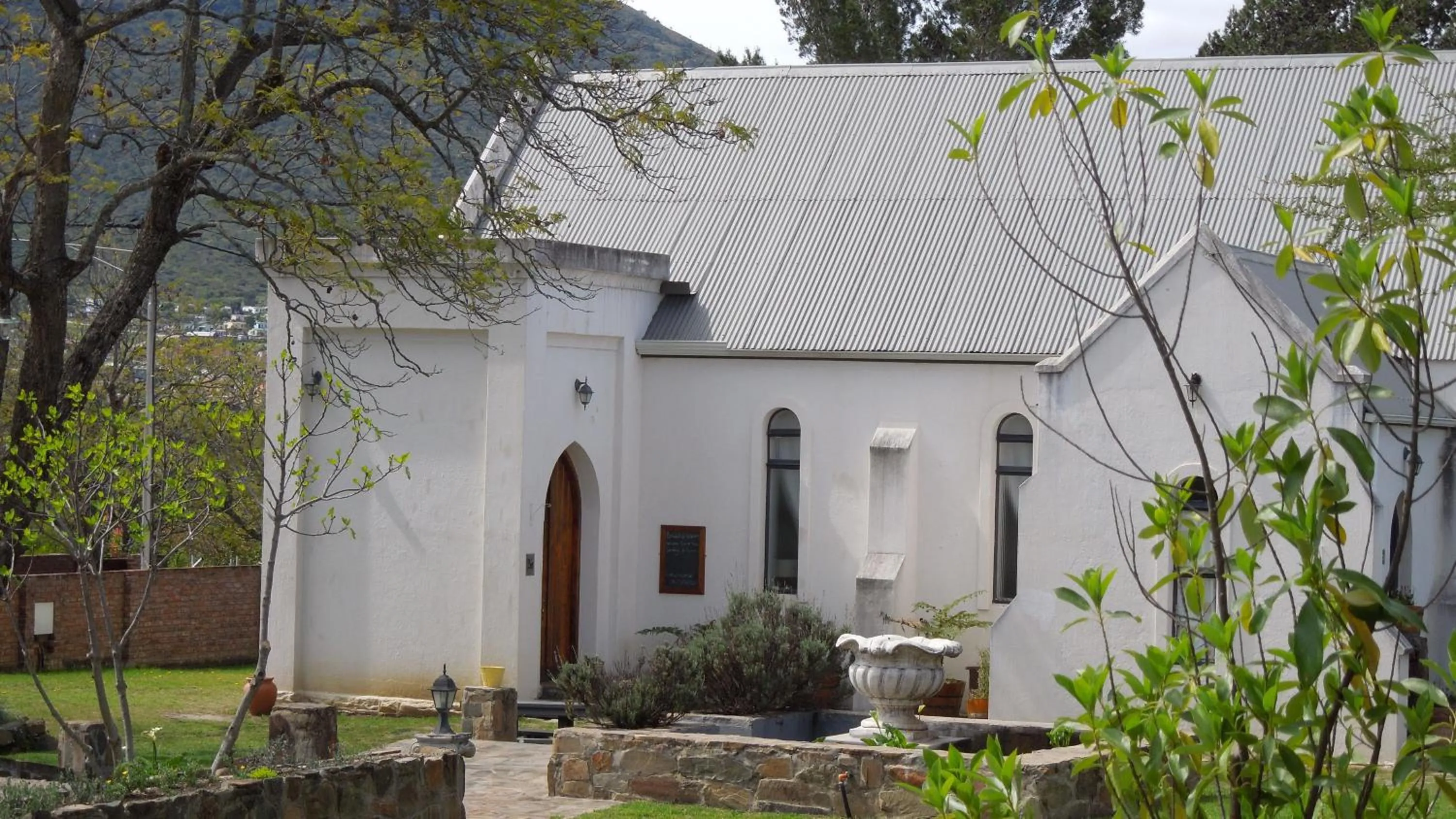 Restaurant/places to eat in Angler and Antelope Guesthouse