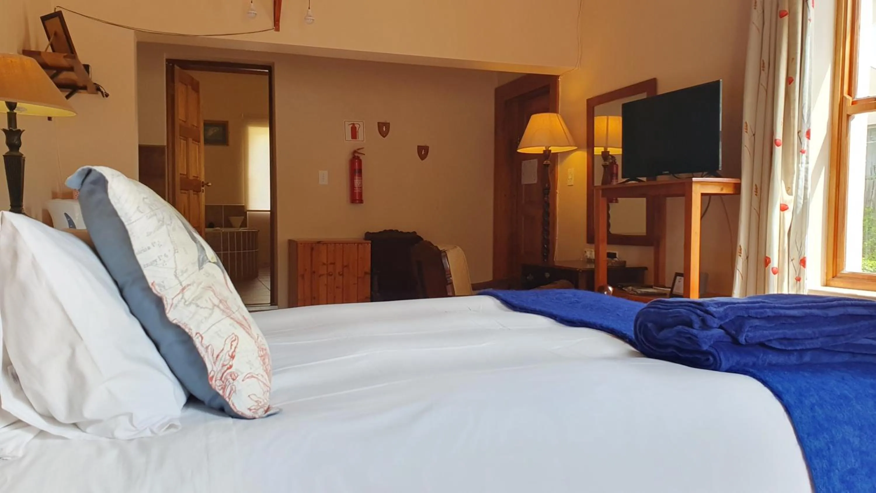 TV and multimedia, Bed in Angler and Antelope Guesthouse