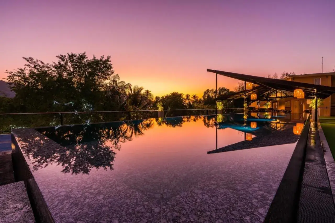 Swimming pool in Marina Sands Resort Swimming pool in Marina Sands Resort