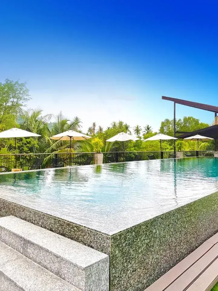 Swimming pool in Marina Sands Resort Swimming pool in Marina Sands Resort