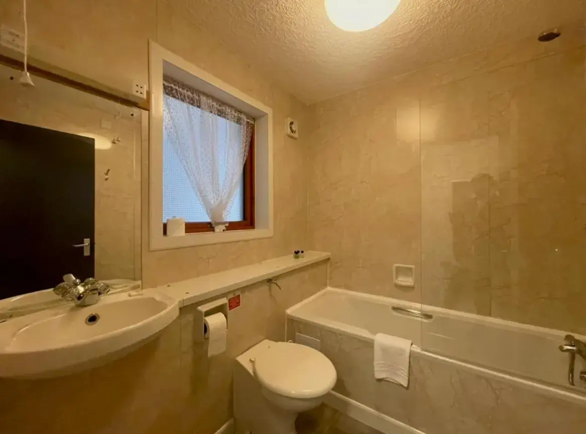 Economy Double Room in The Weigh Inn Hotel & Lodges Economy Double Room in The Weigh Inn Hotel & Lodges