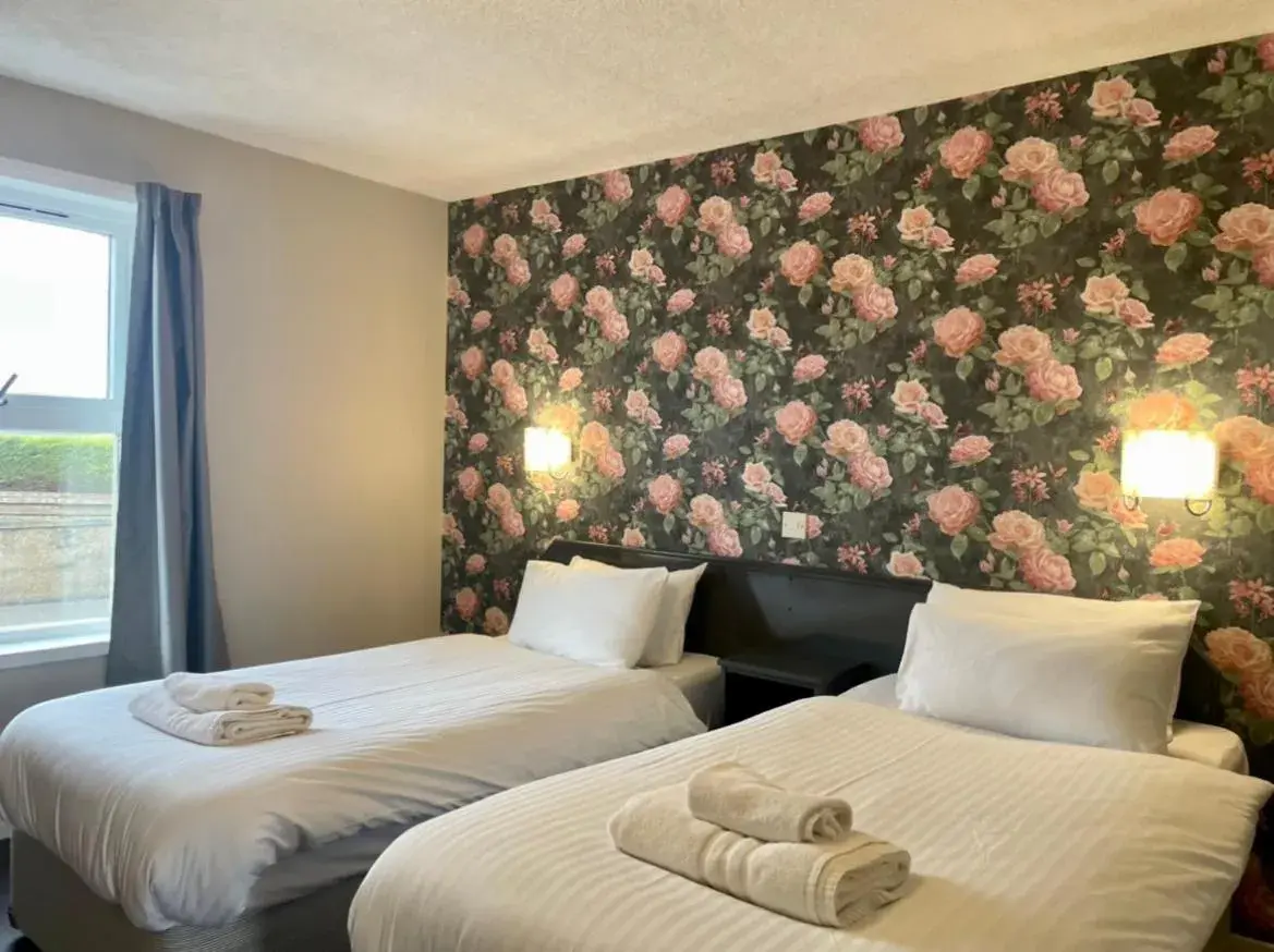 Economy Twin Room in The Weigh Inn Hotel & Lodges Economy Twin Room in The Weigh Inn Hotel & Lodges