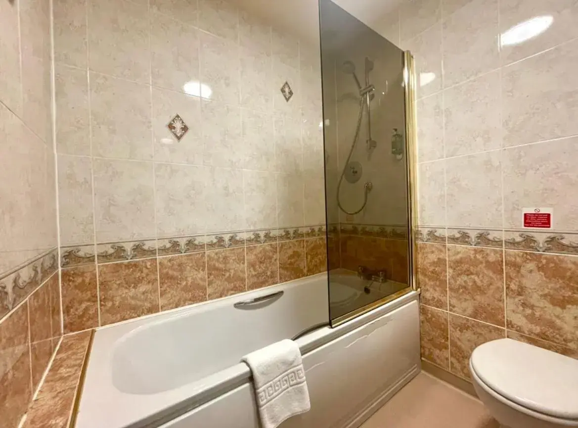 Deluxe Twin Room - single occupancy in The Weigh Inn Hotel & Lodges Deluxe Twin Room - single occupancy in The Weigh Inn Hotel & Lodges