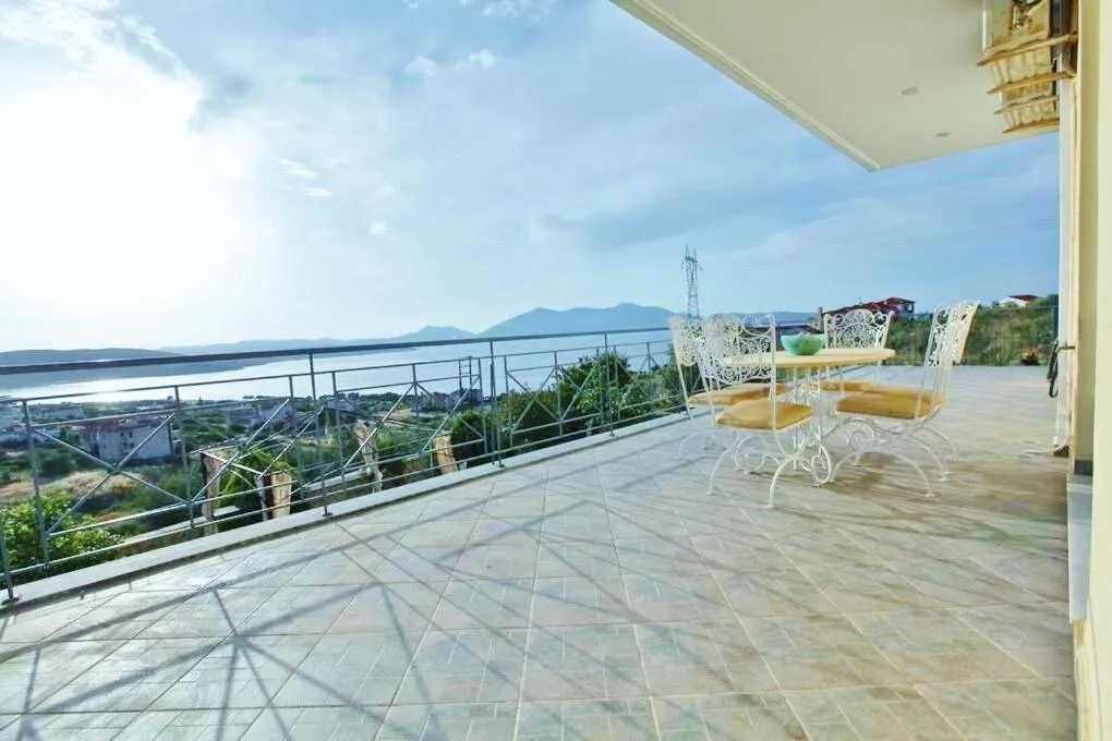 Sea view in Villa Christine - Maisonettes with fireplace