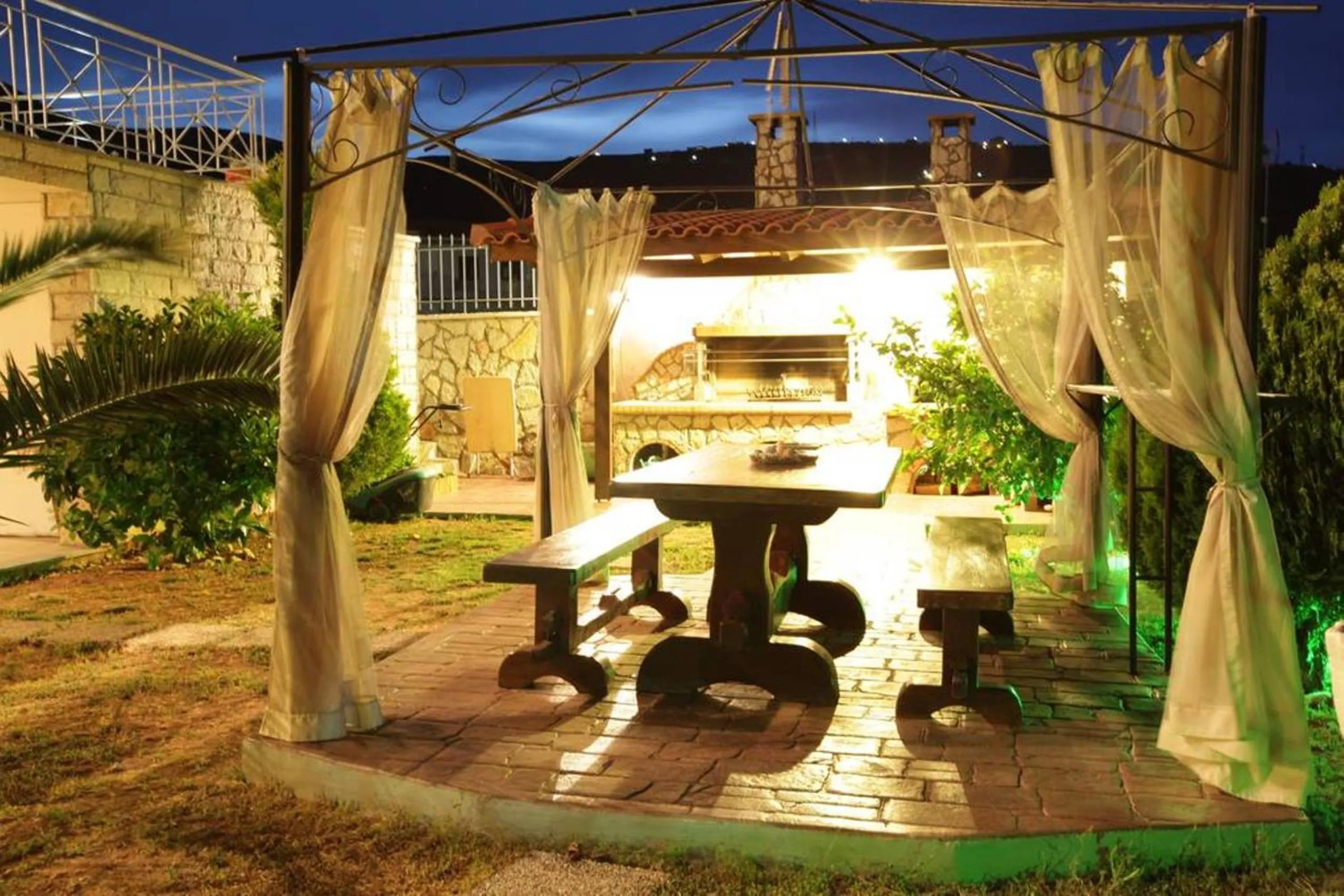 Night in Villa Christine - Maisonettes with fireplace