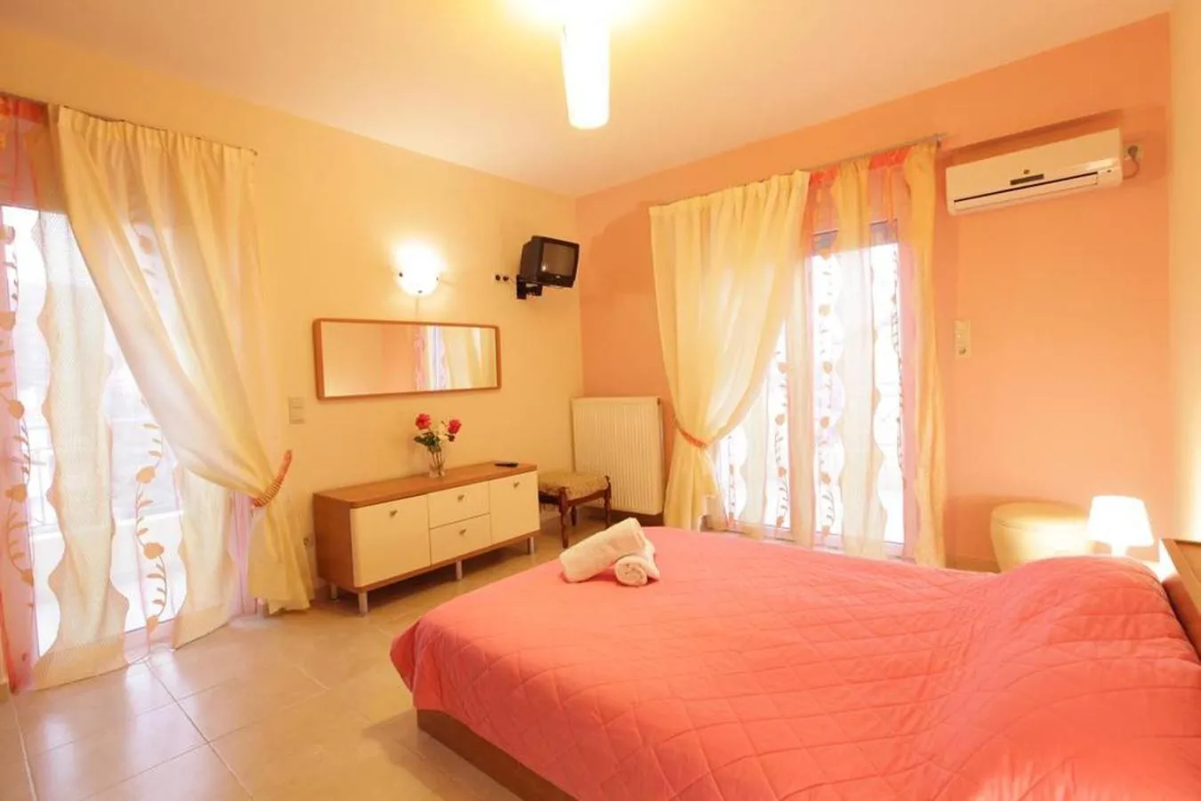 Bed in Villa Christine - Maisonettes with fireplace