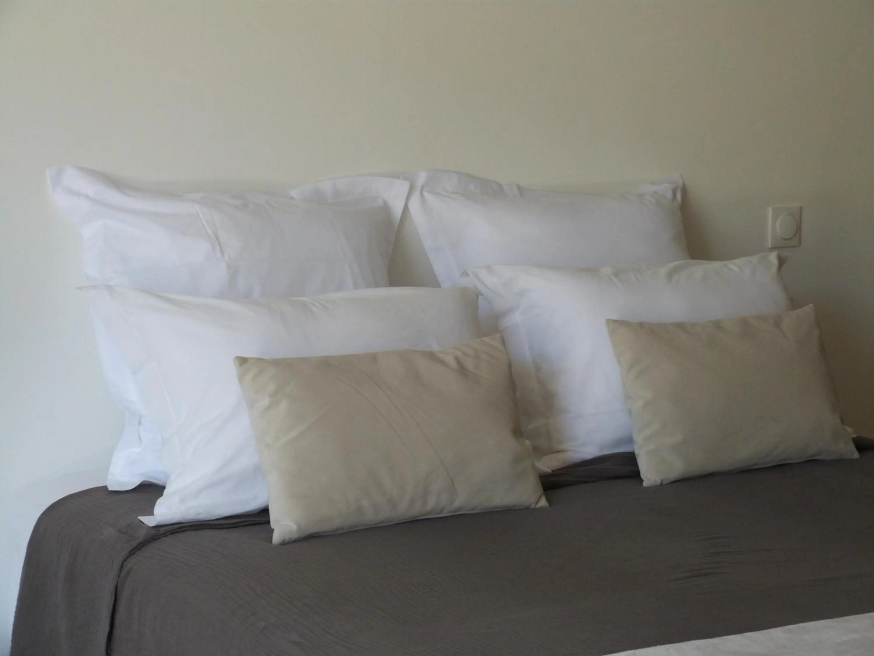 air conditioner in Chambres d'hotes Le Plassalou