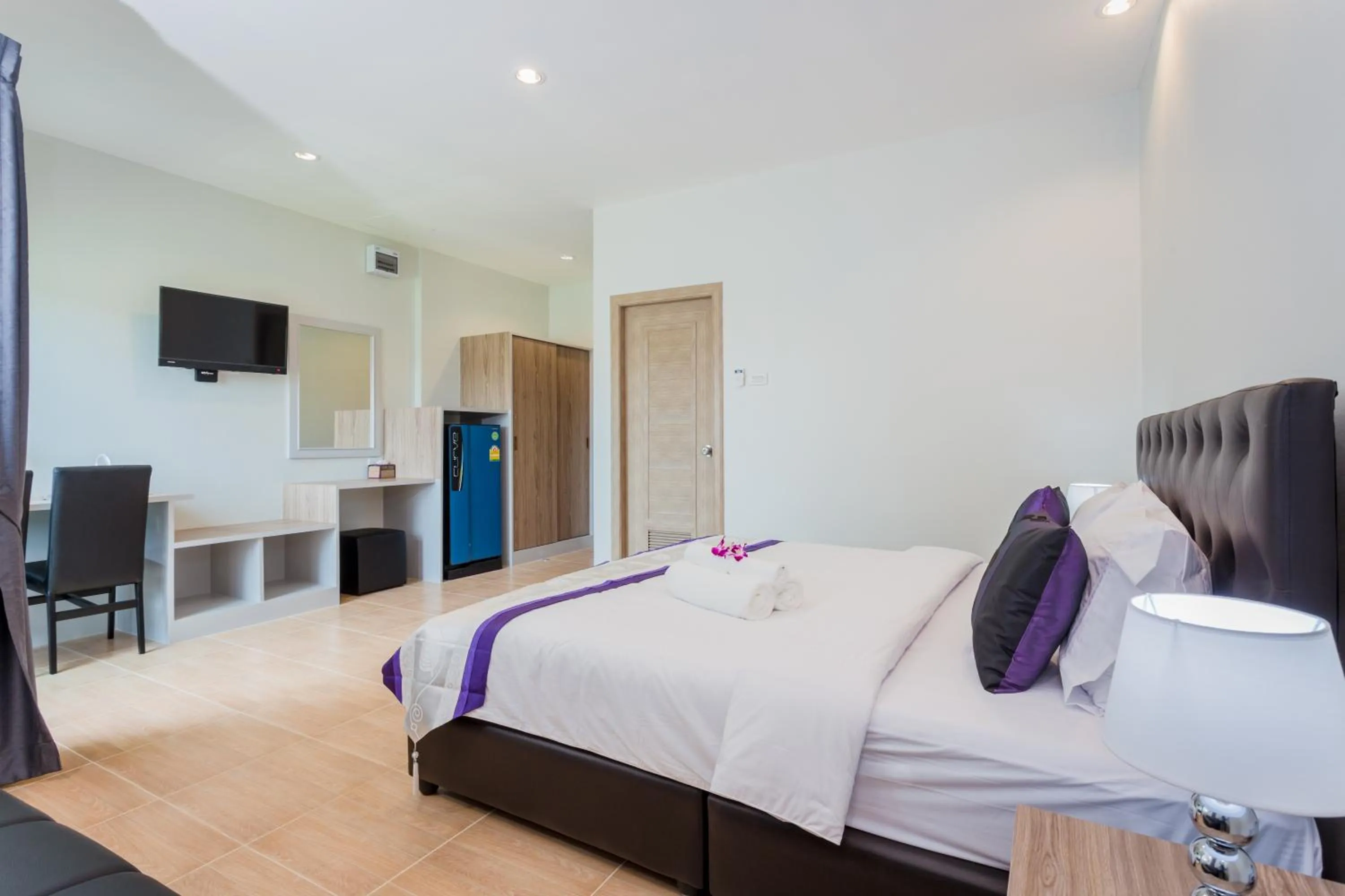 Photo of the whole room, Bed in Journey Residence Phuket