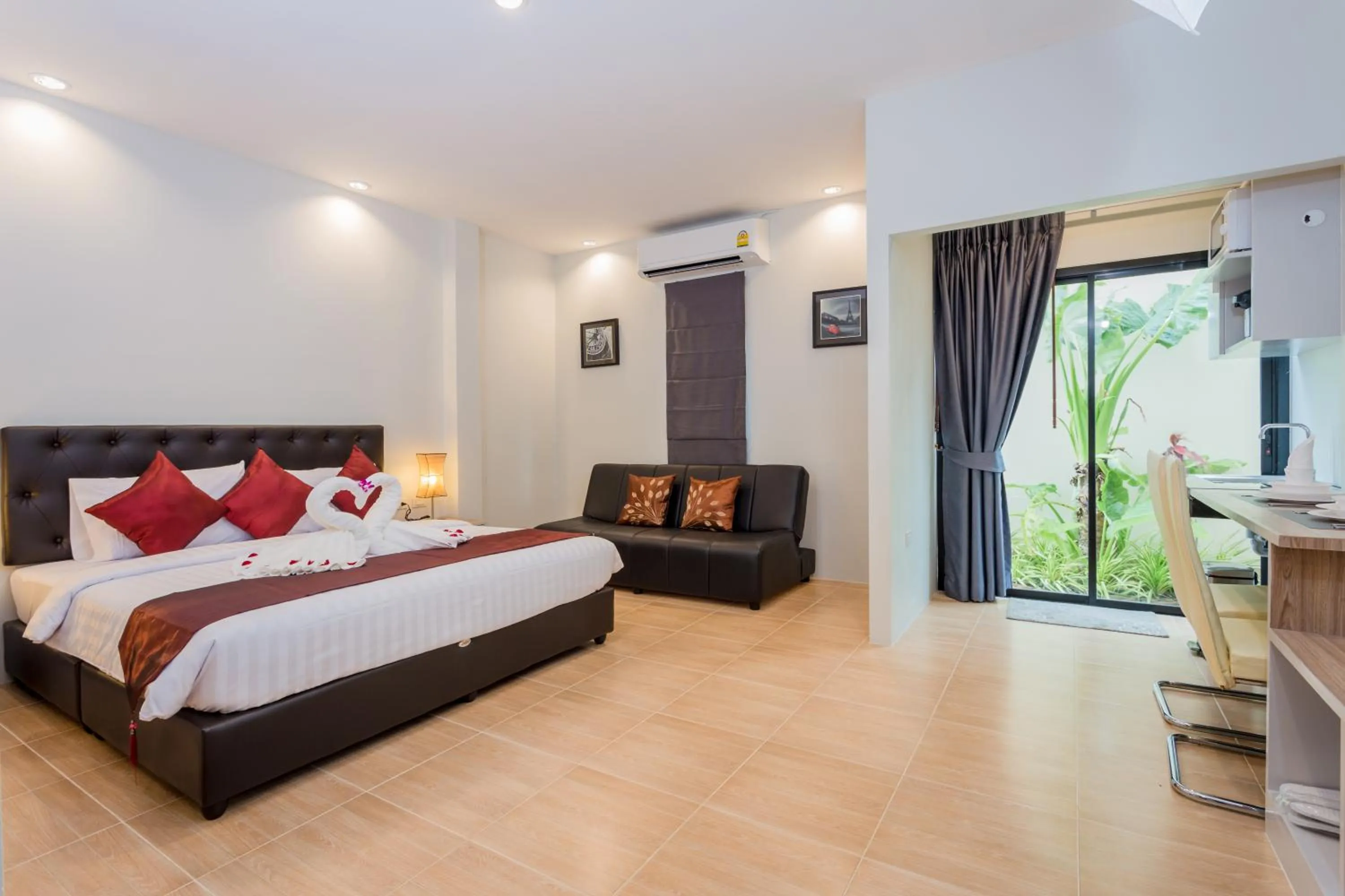 Photo of the whole room, Bed in Journey Residence Phuket