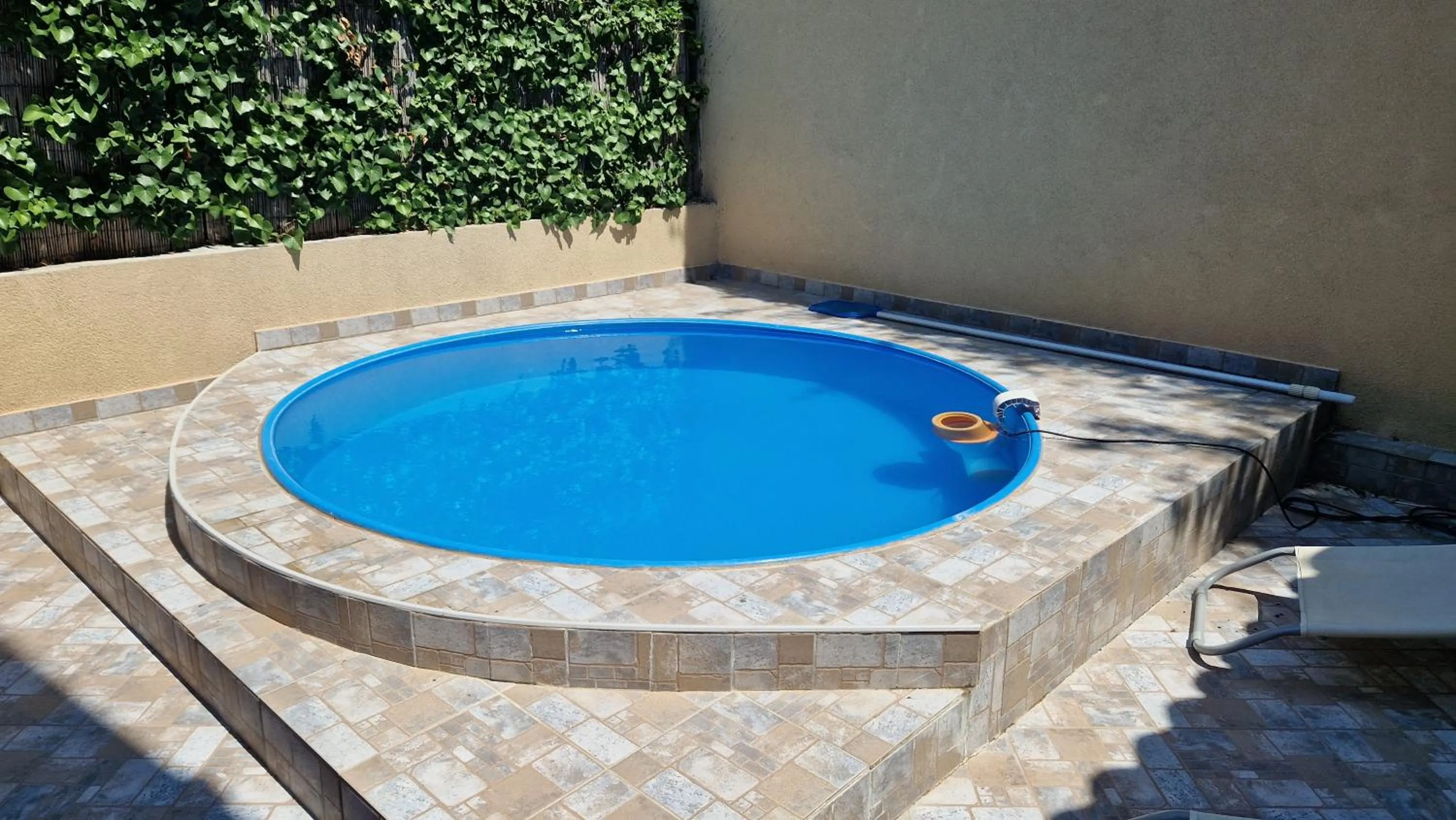 Karlo with private pool
