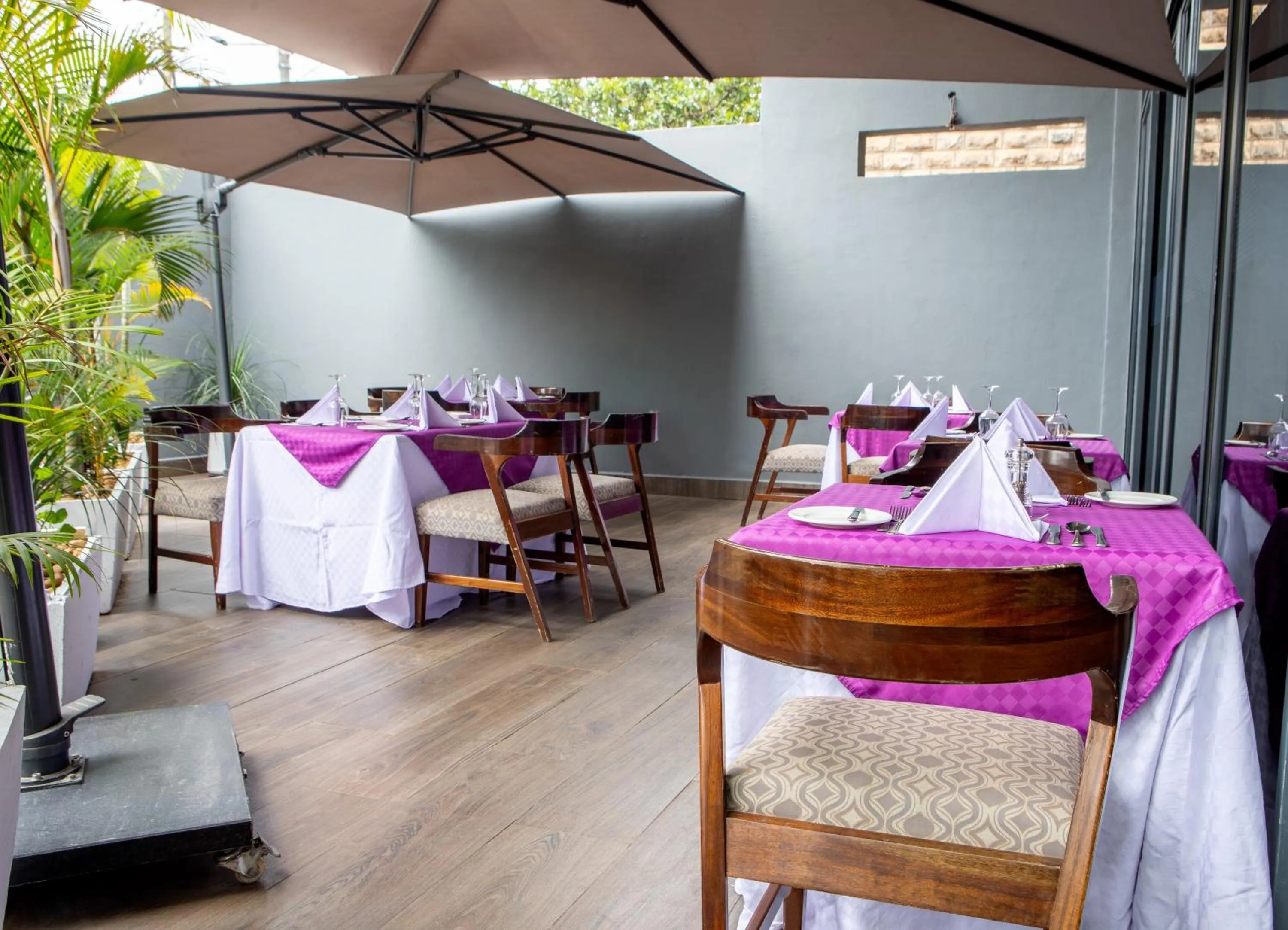 Restaurant/places to eat in The Emory Hotel