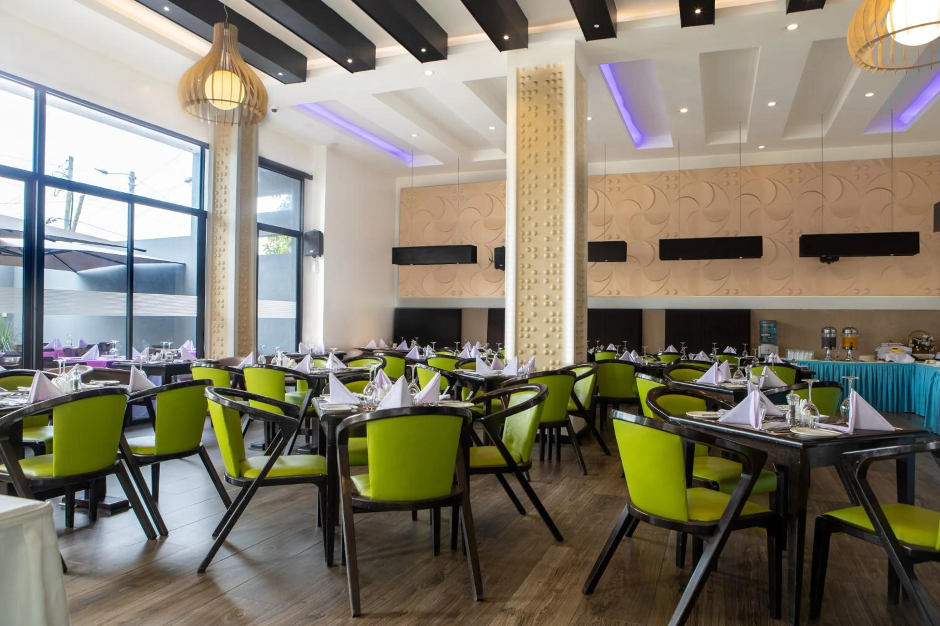 Restaurant/places to eat in The Emory Hotel