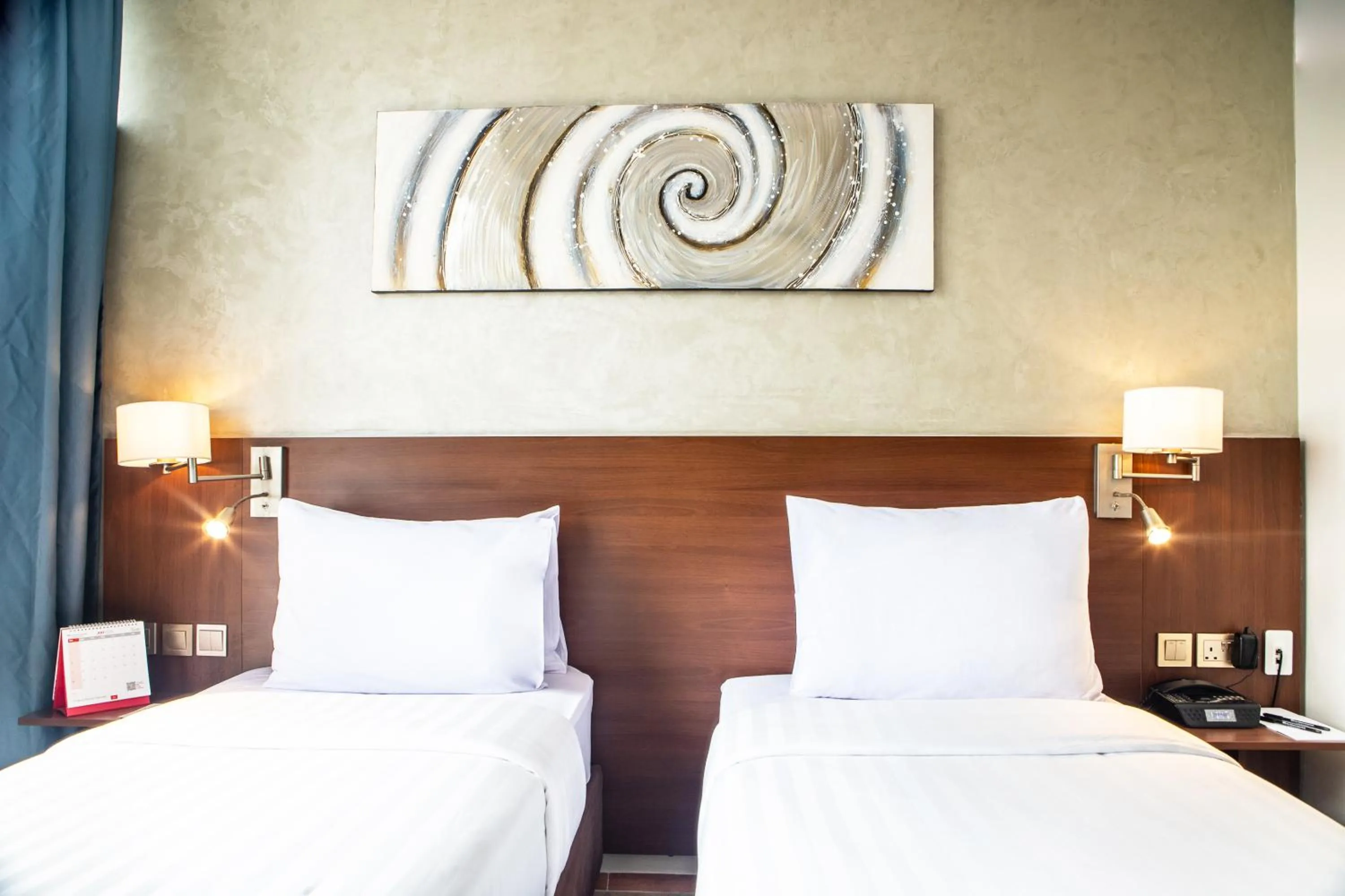 Photo of the whole room, Bed in The Emory Hotel