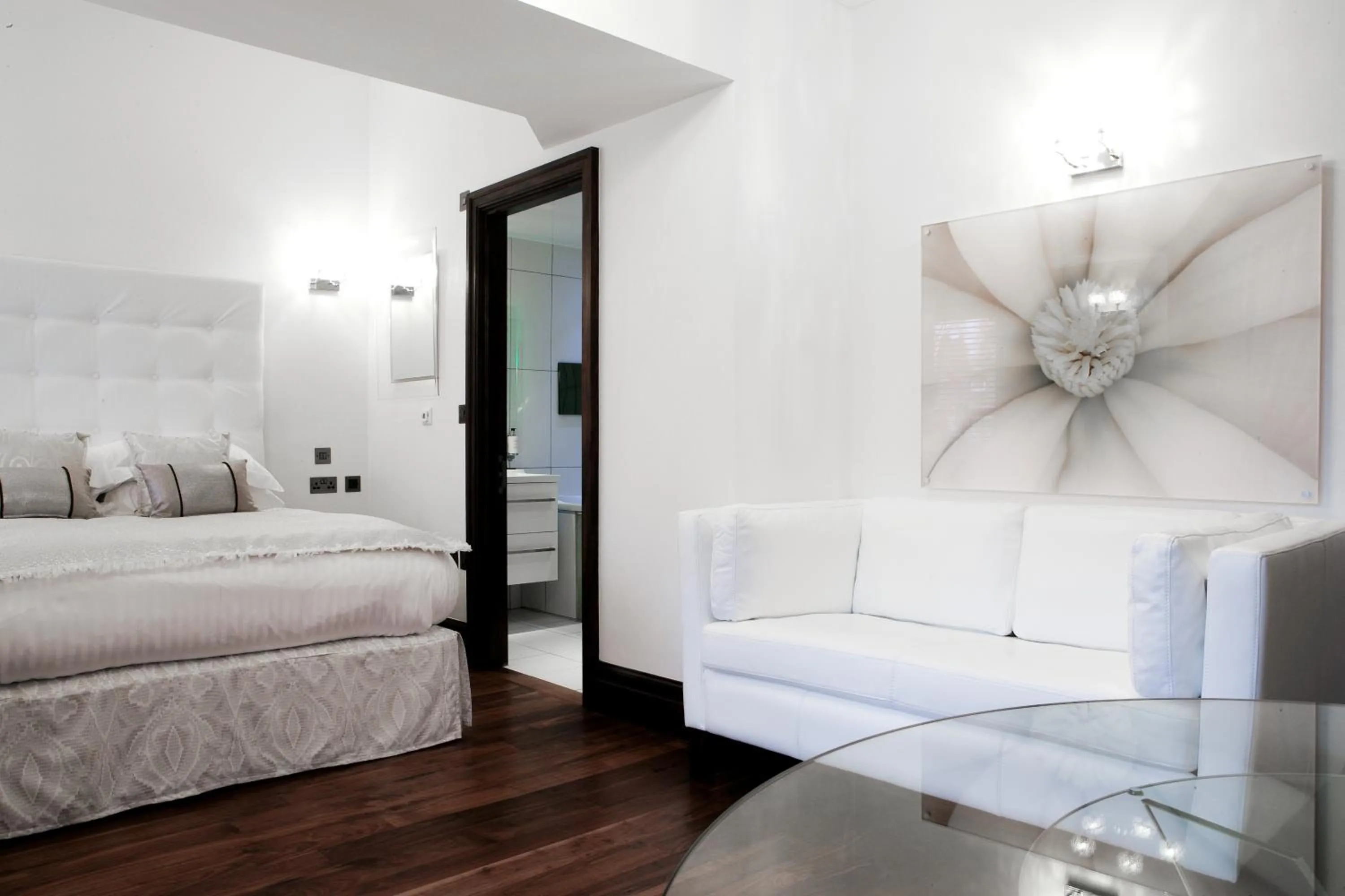 Bed in Windermere Suites