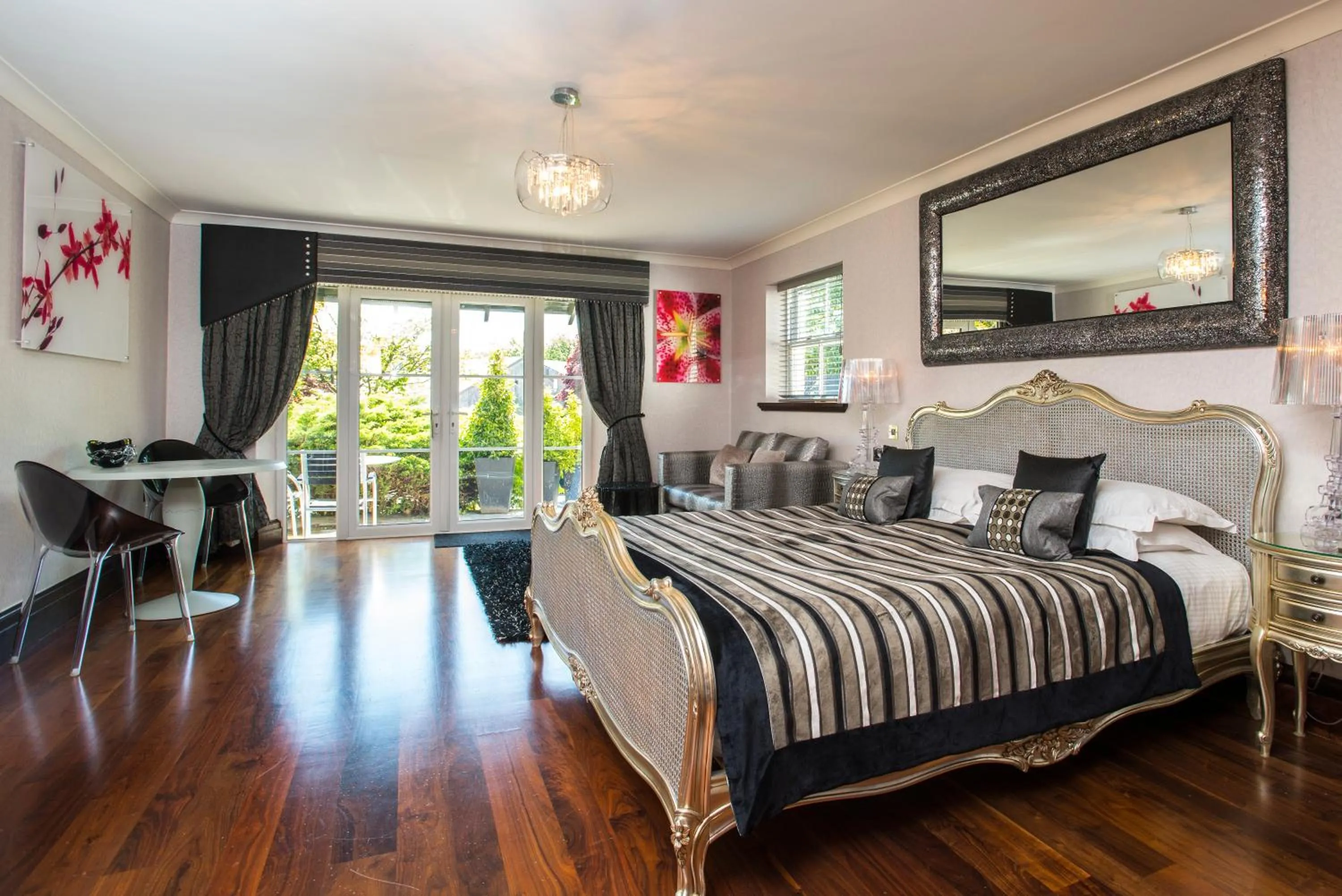 Bed in Windermere Suites