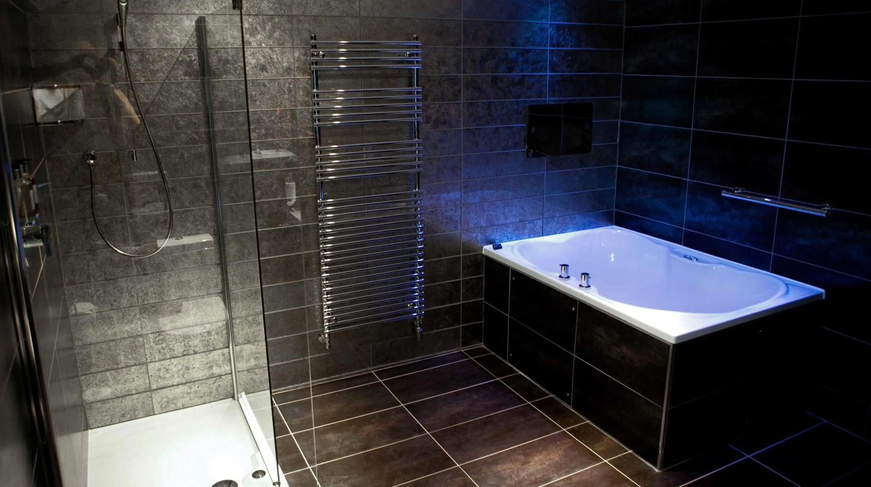 Bathroom in Windermere Suites