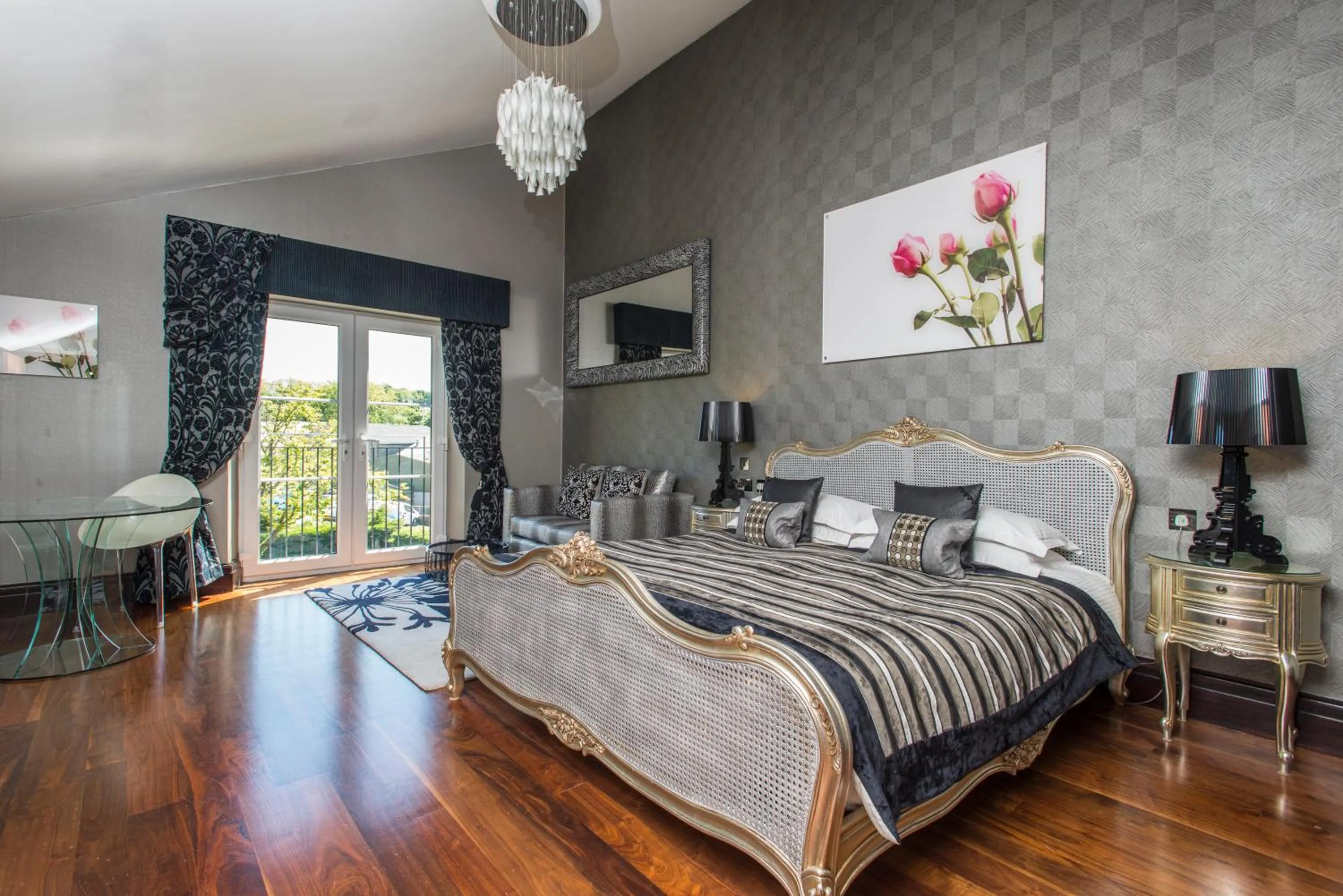 Bed in Windermere Suites