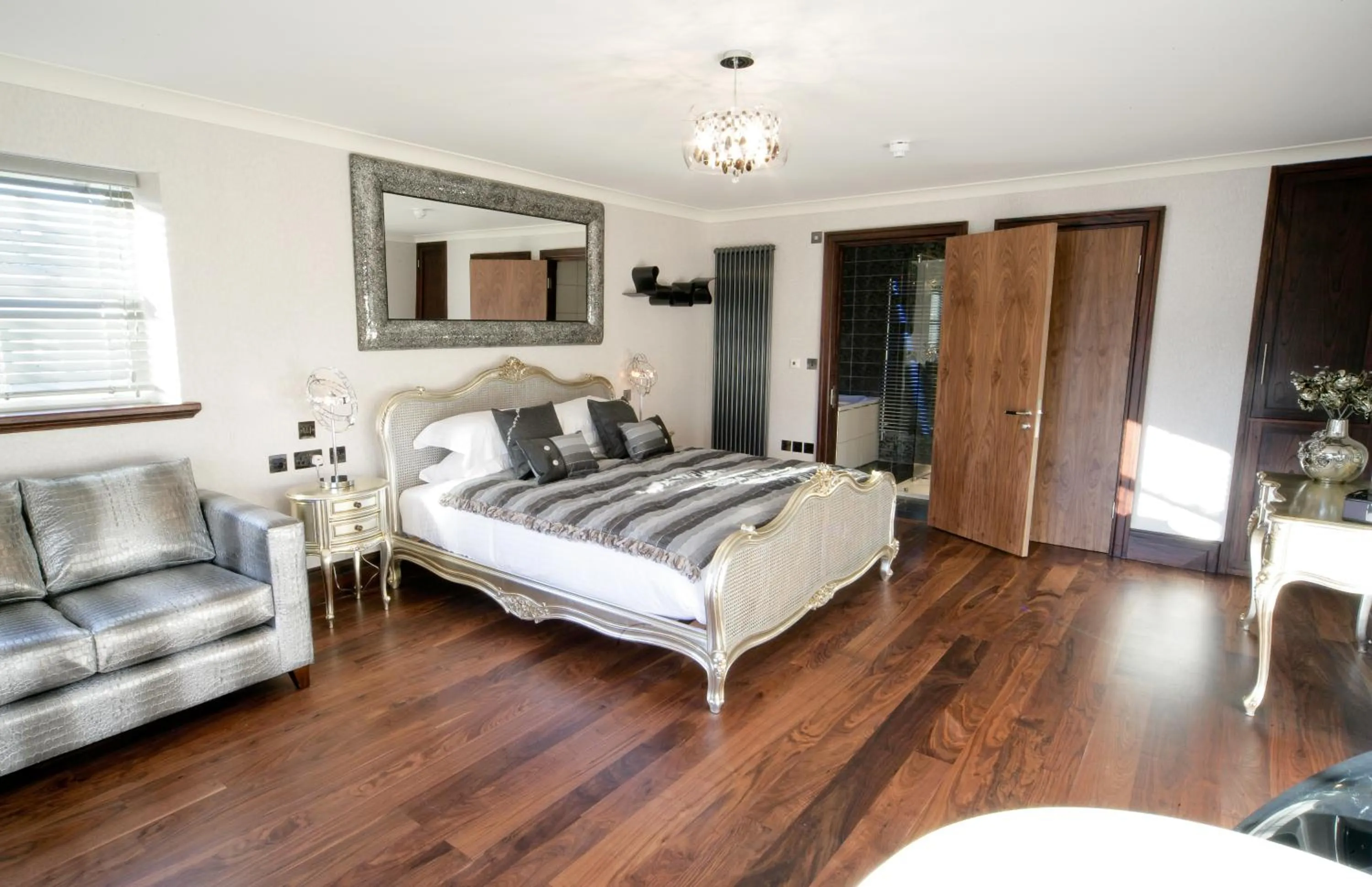 Bed in Windermere Suites