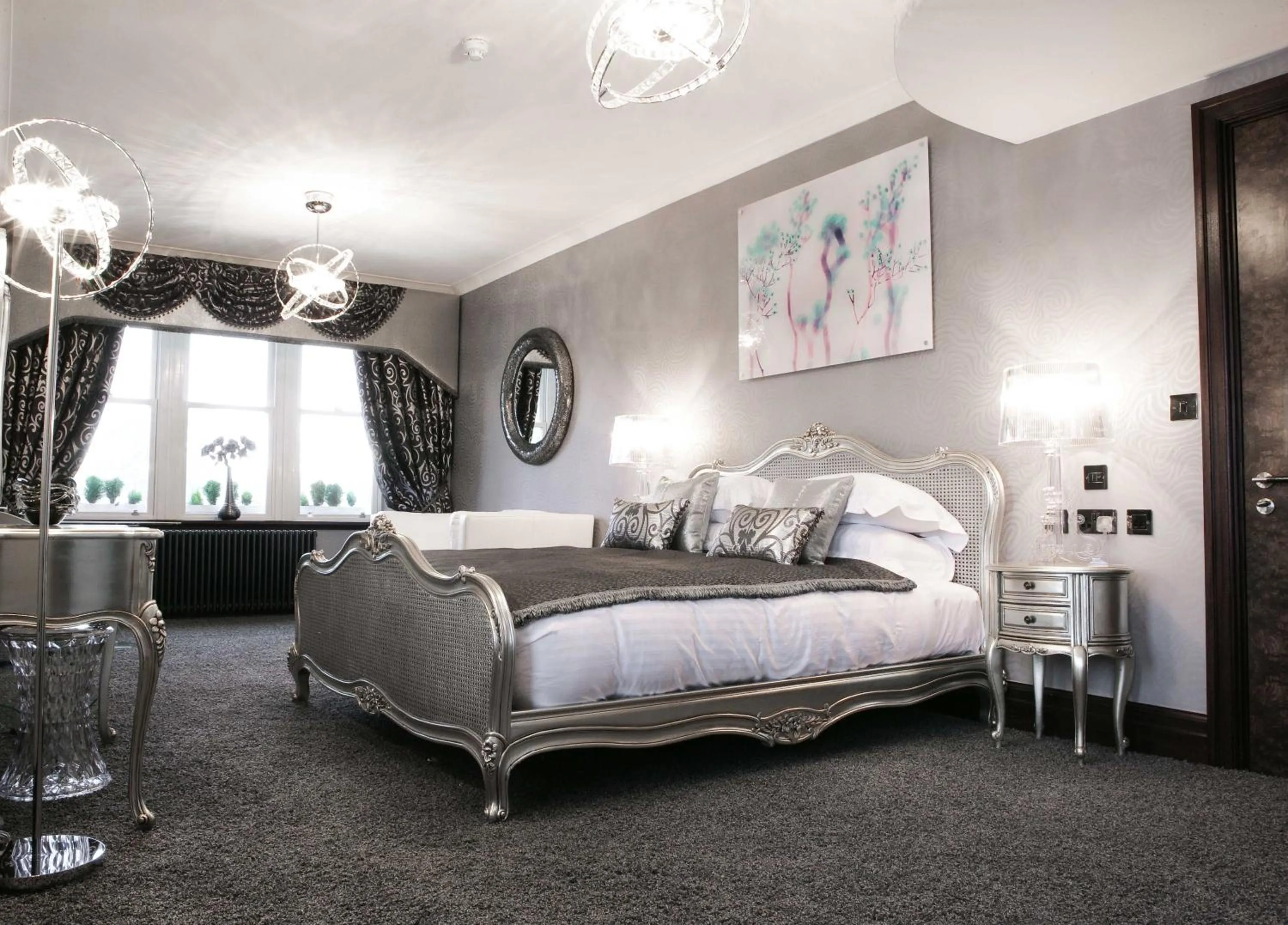 Bedroom, Bed in Windermere Suites