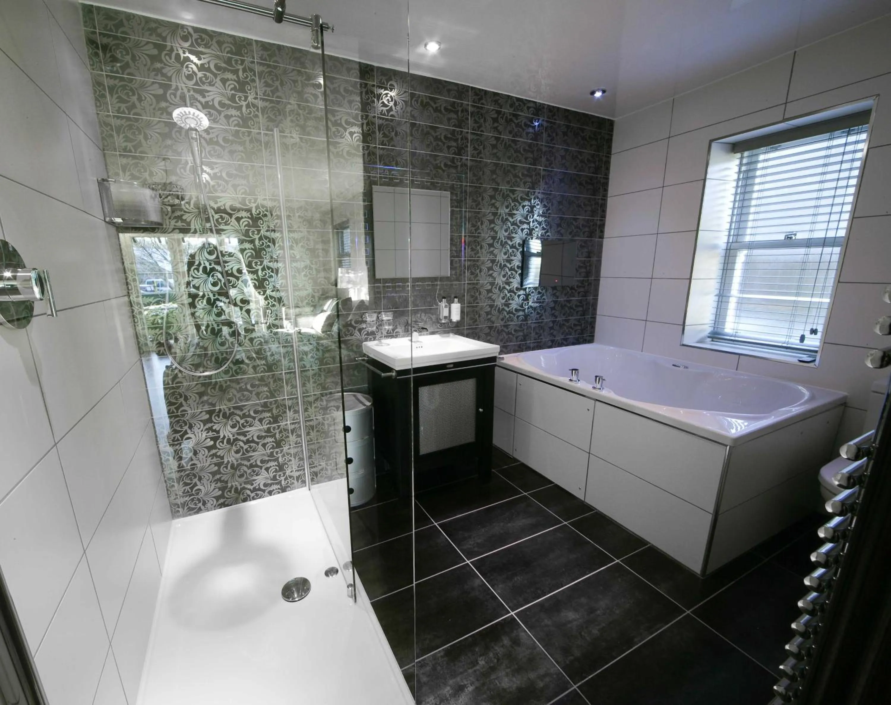 Bathroom in Windermere Suites